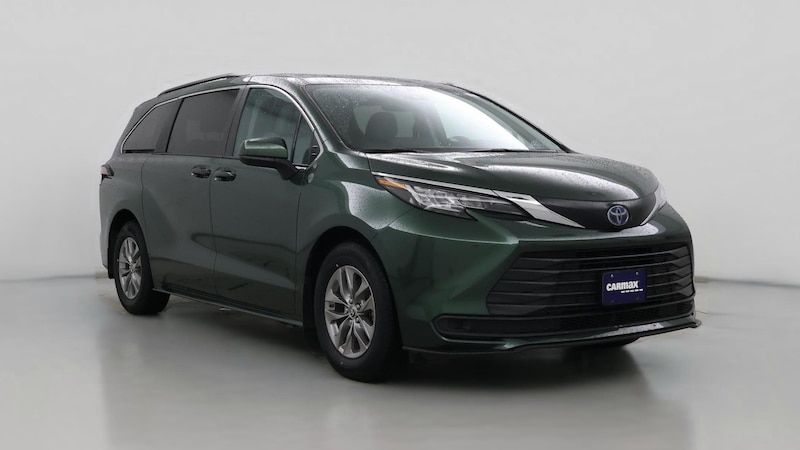 2022 Toyota Sienna LE Hero Image