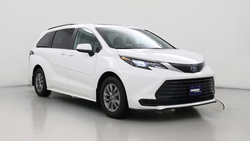 2024 Toyota Sienna LE Hero Image