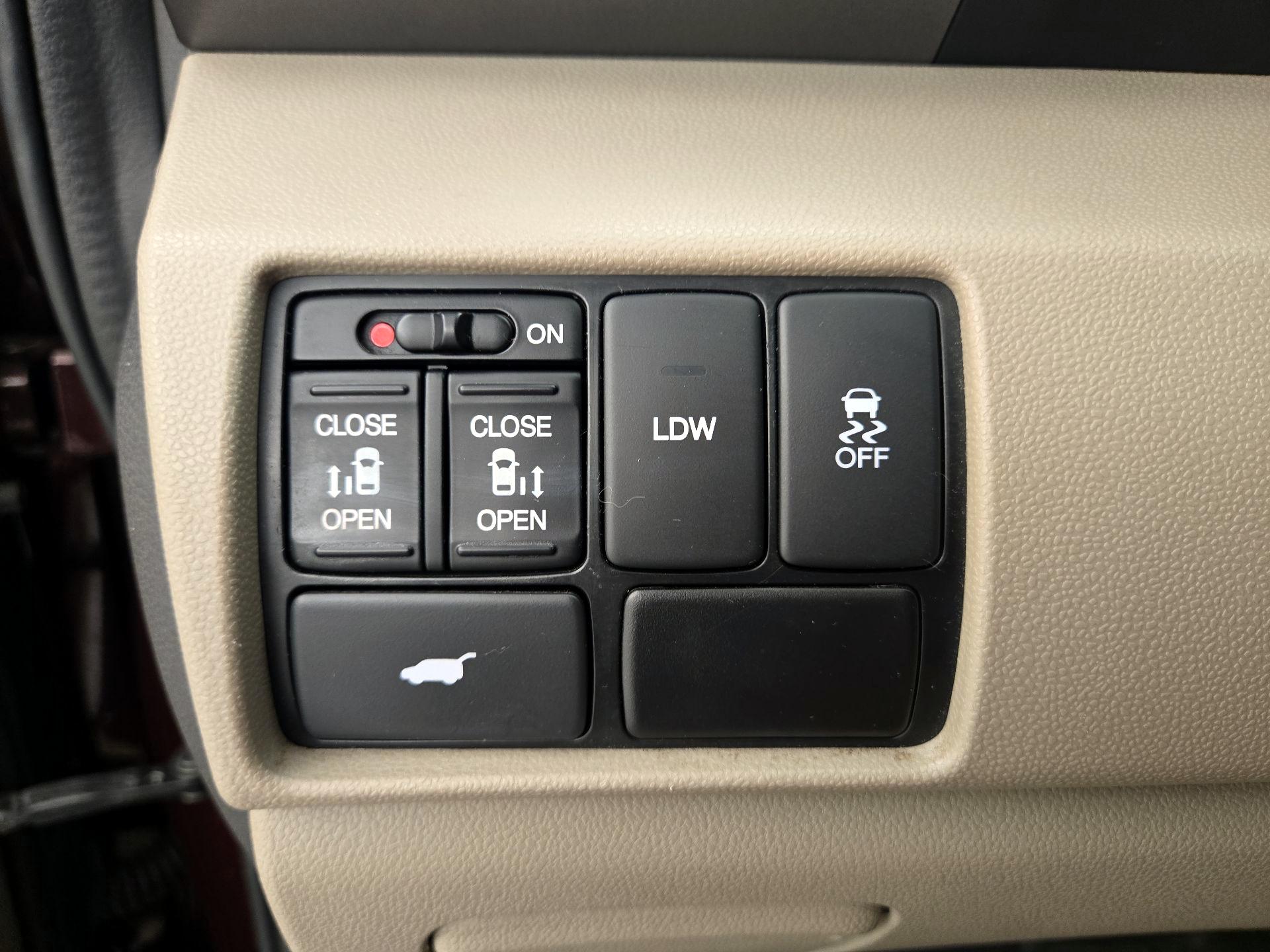 Thumbnail: 2014 Honda Odyssey - 13