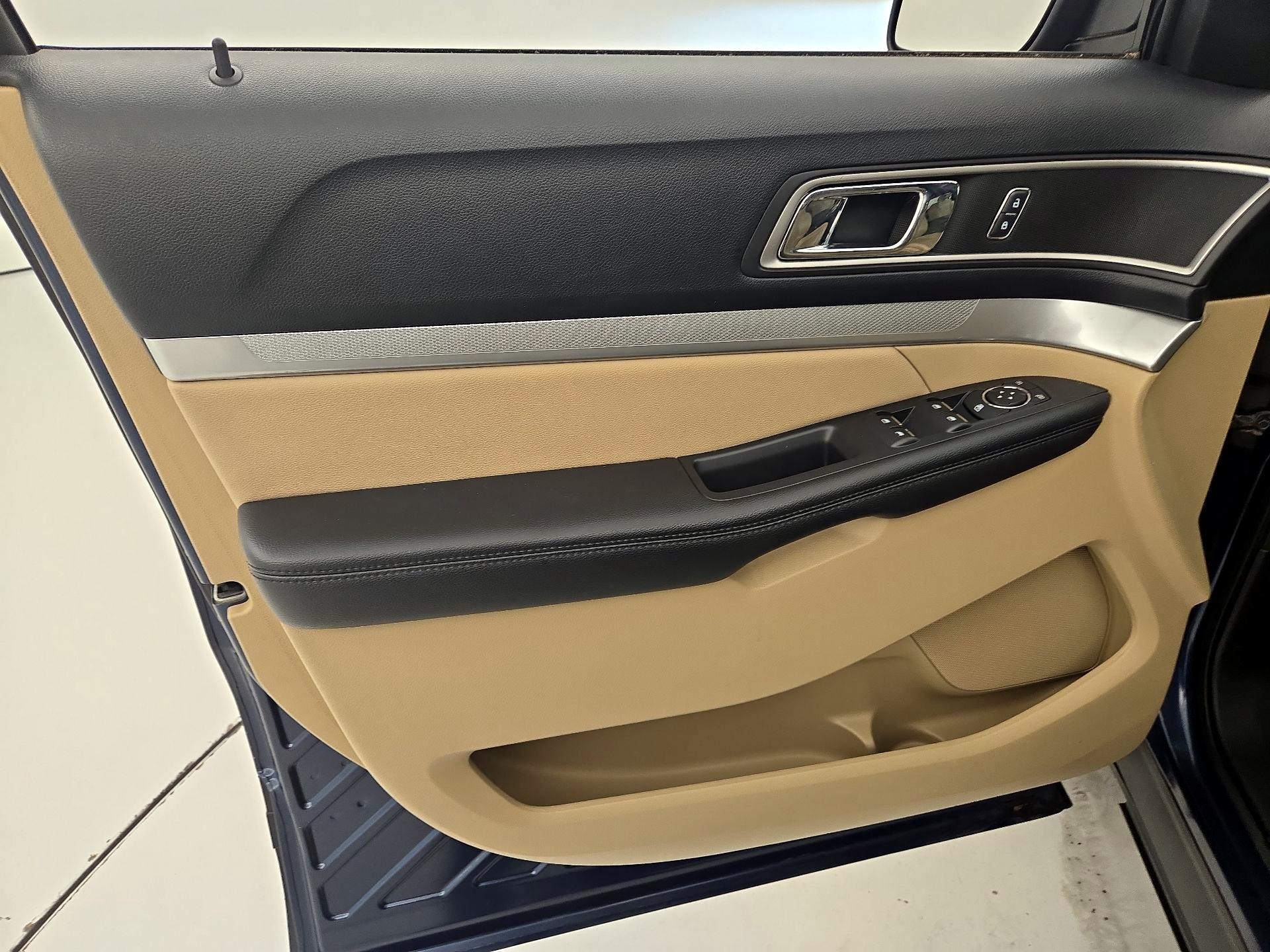 Thumbnail: 2016 Ford Explorer - 12