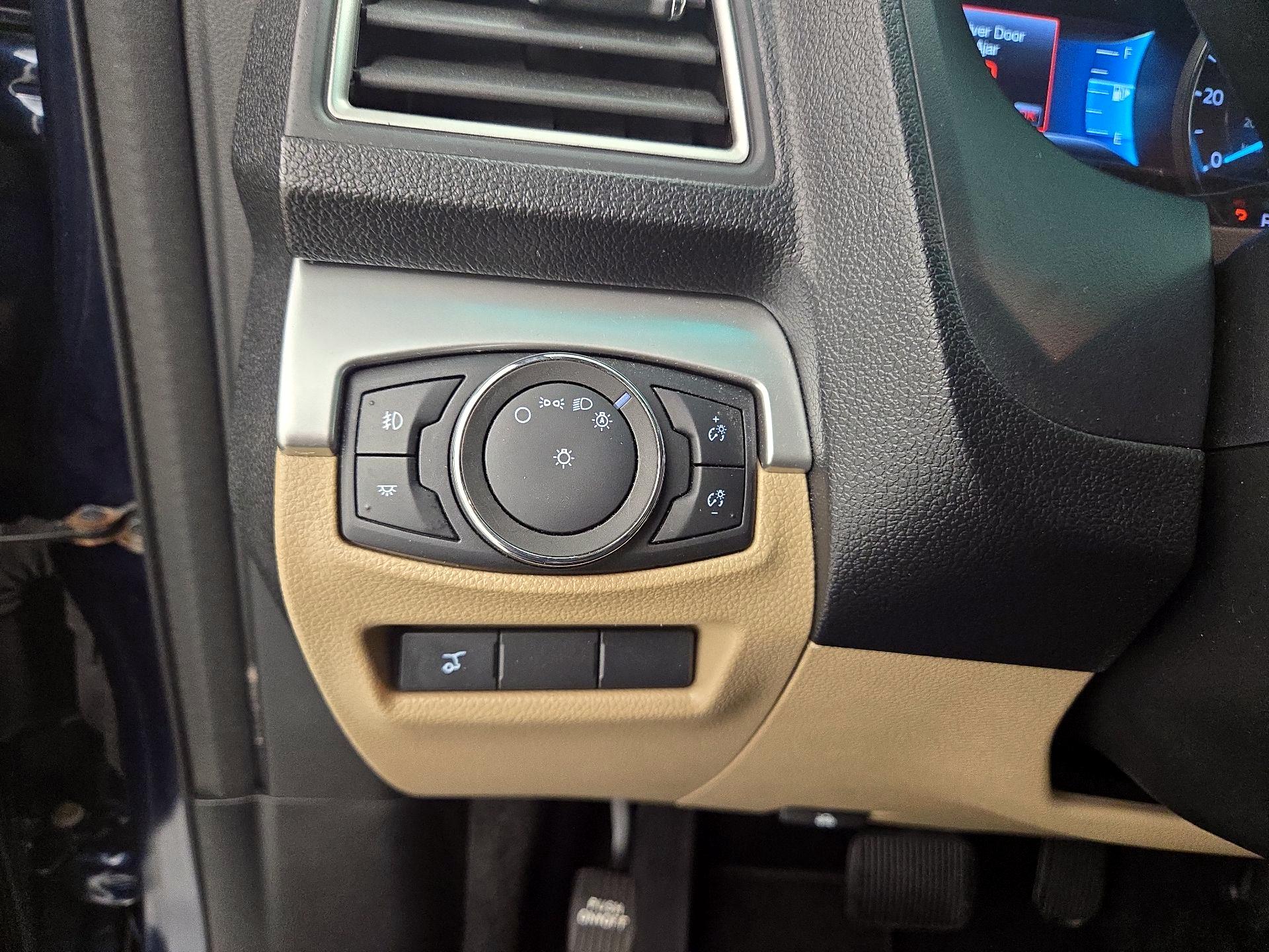 Thumbnail: 2016 Ford Explorer - 13