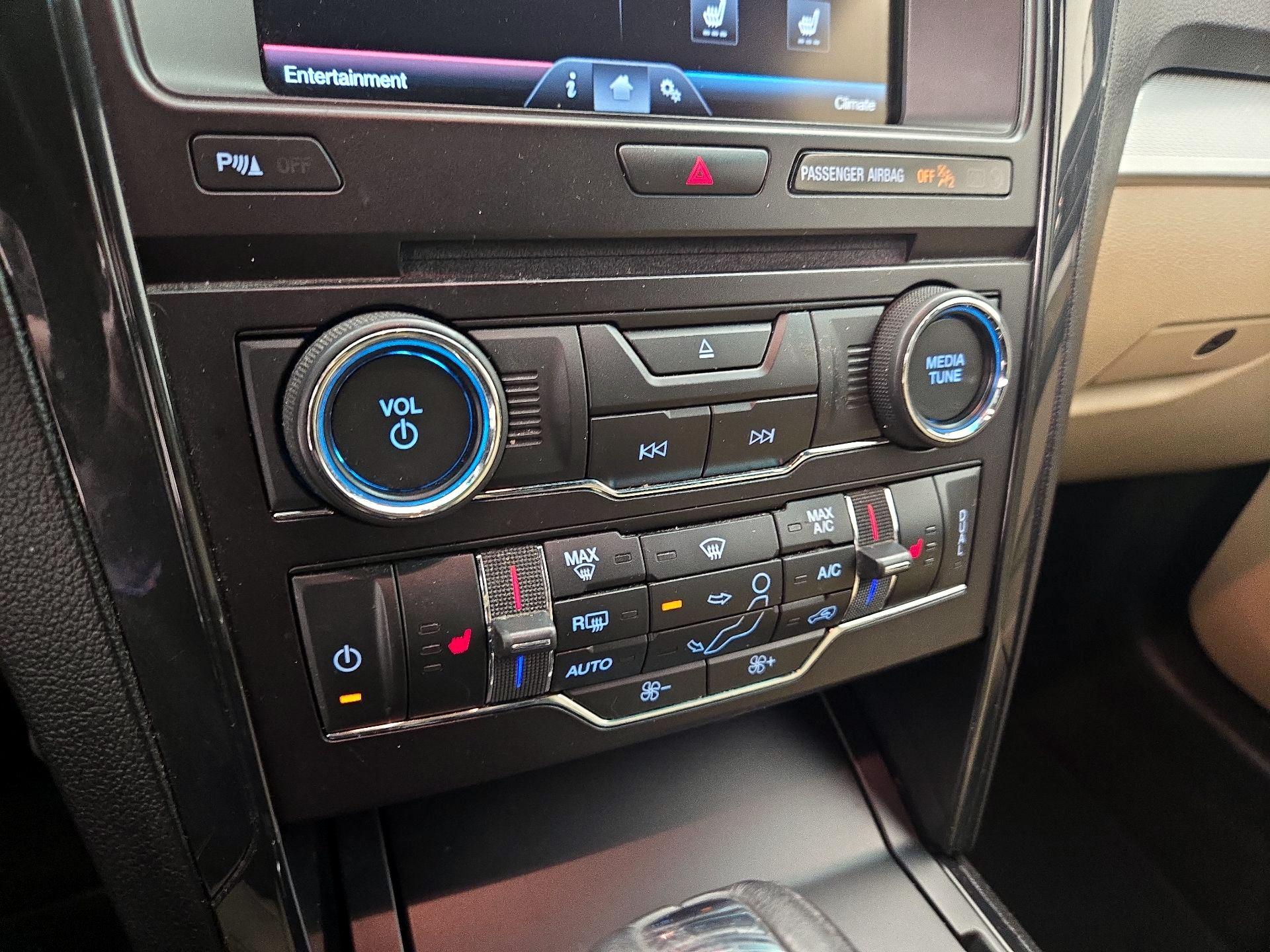 Thumbnail: 2016 Ford Explorer - 16