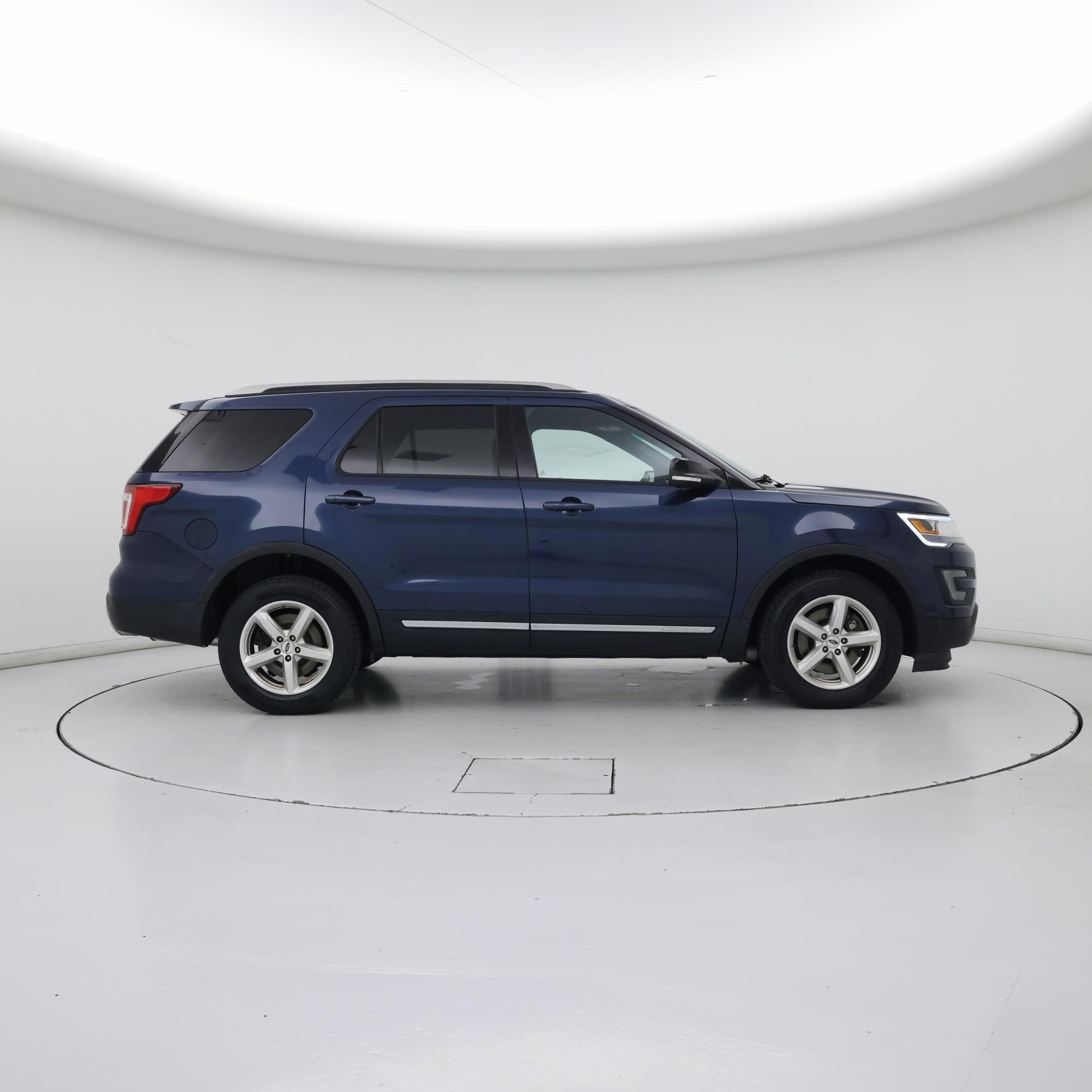 Thumbnail: 2016 Ford Explorer - 7