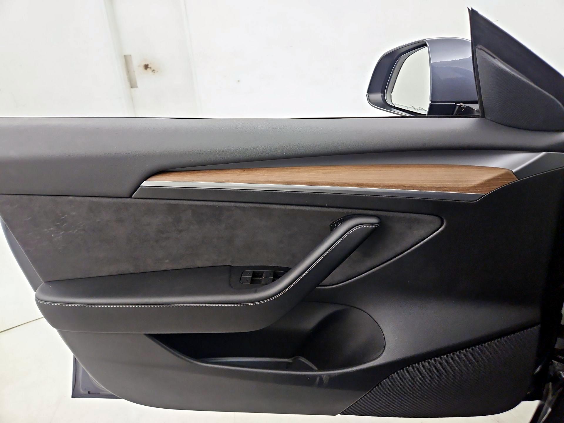 Thumbnail: 2022 Tesla Model 3 - 12
