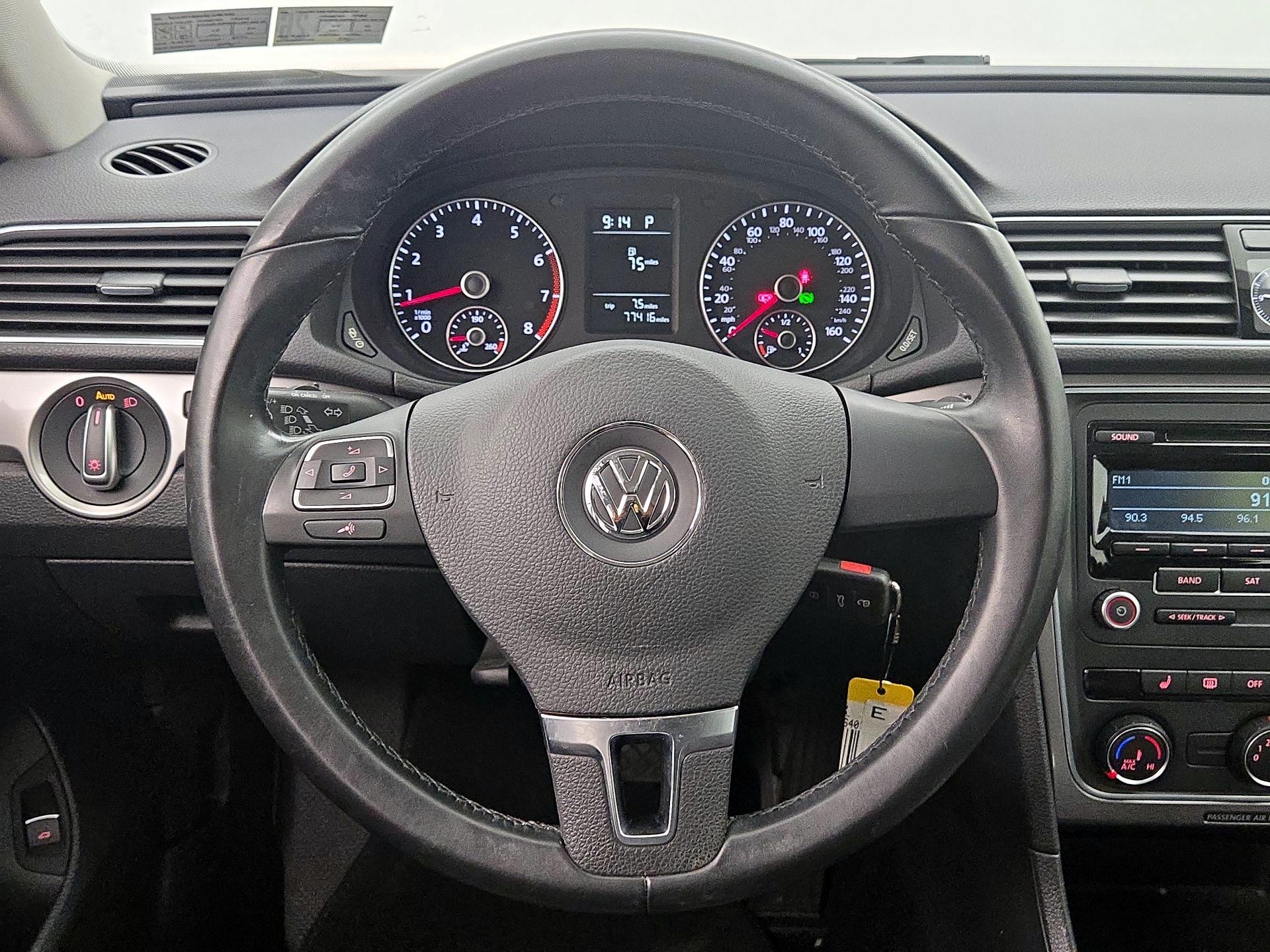 Thumbnail: 2014 Volkswagen Passat - 10