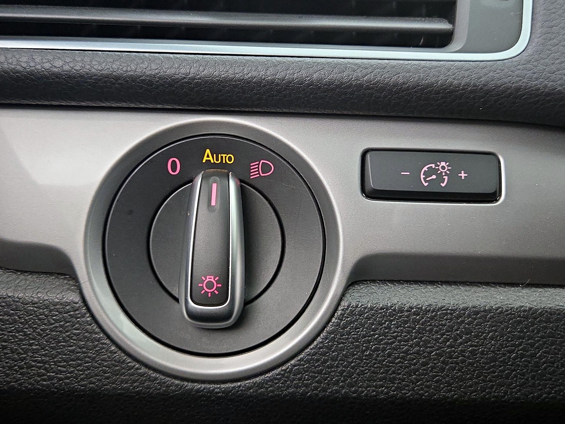 Thumbnail: 2014 Volkswagen Passat - 13
