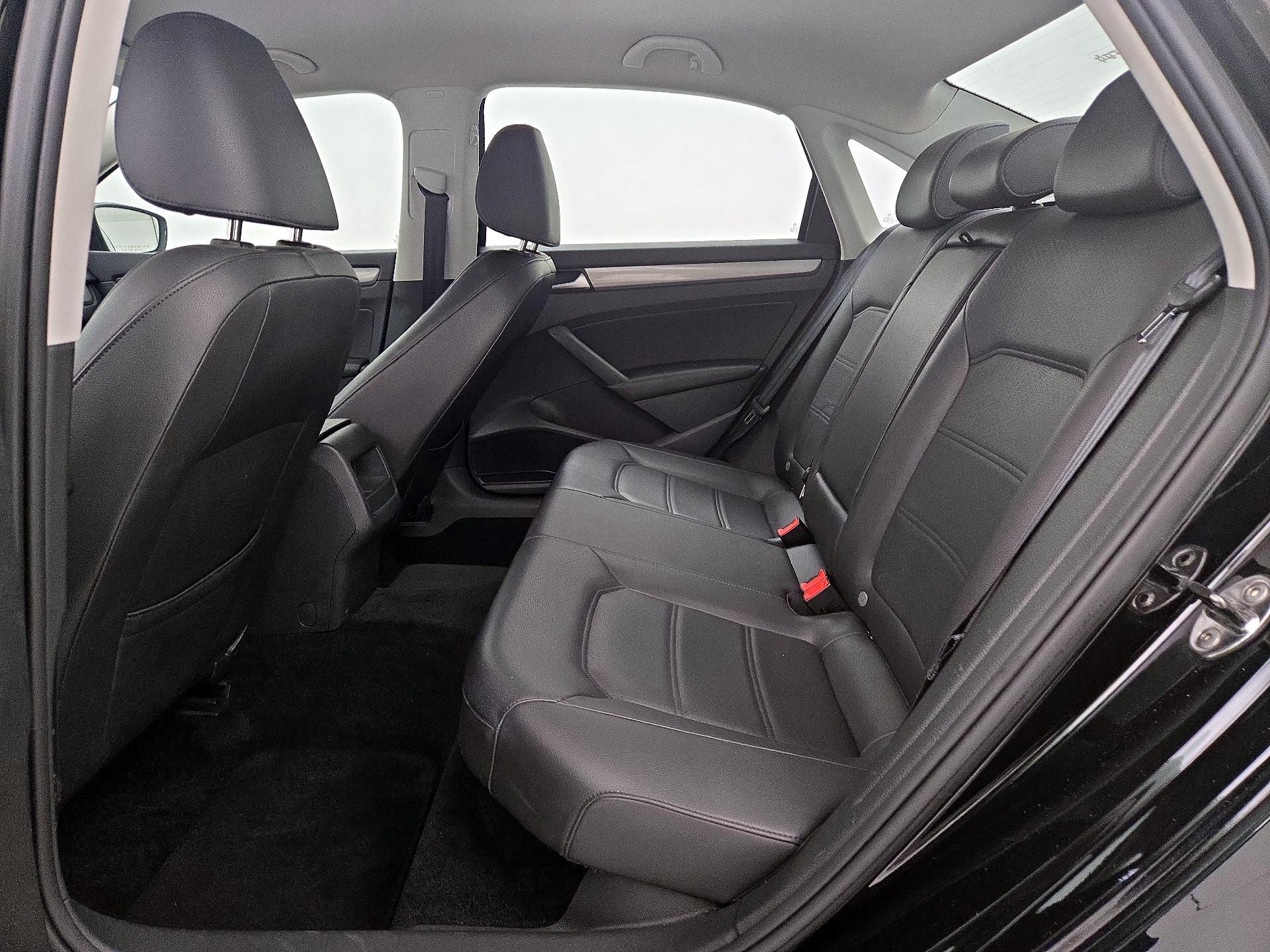 Thumbnail: 2014 Volkswagen Passat - 17
