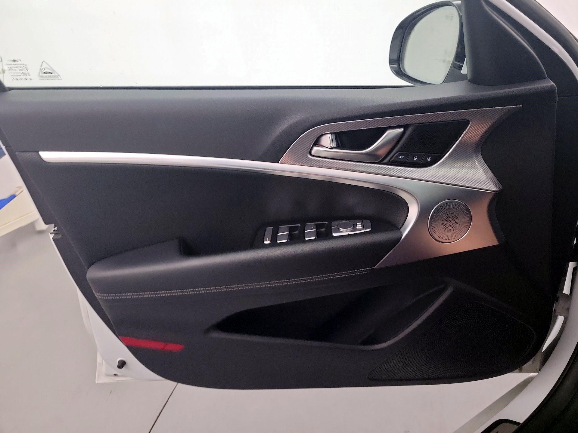 Thumbnail: 2022 Genesis G70 - 10