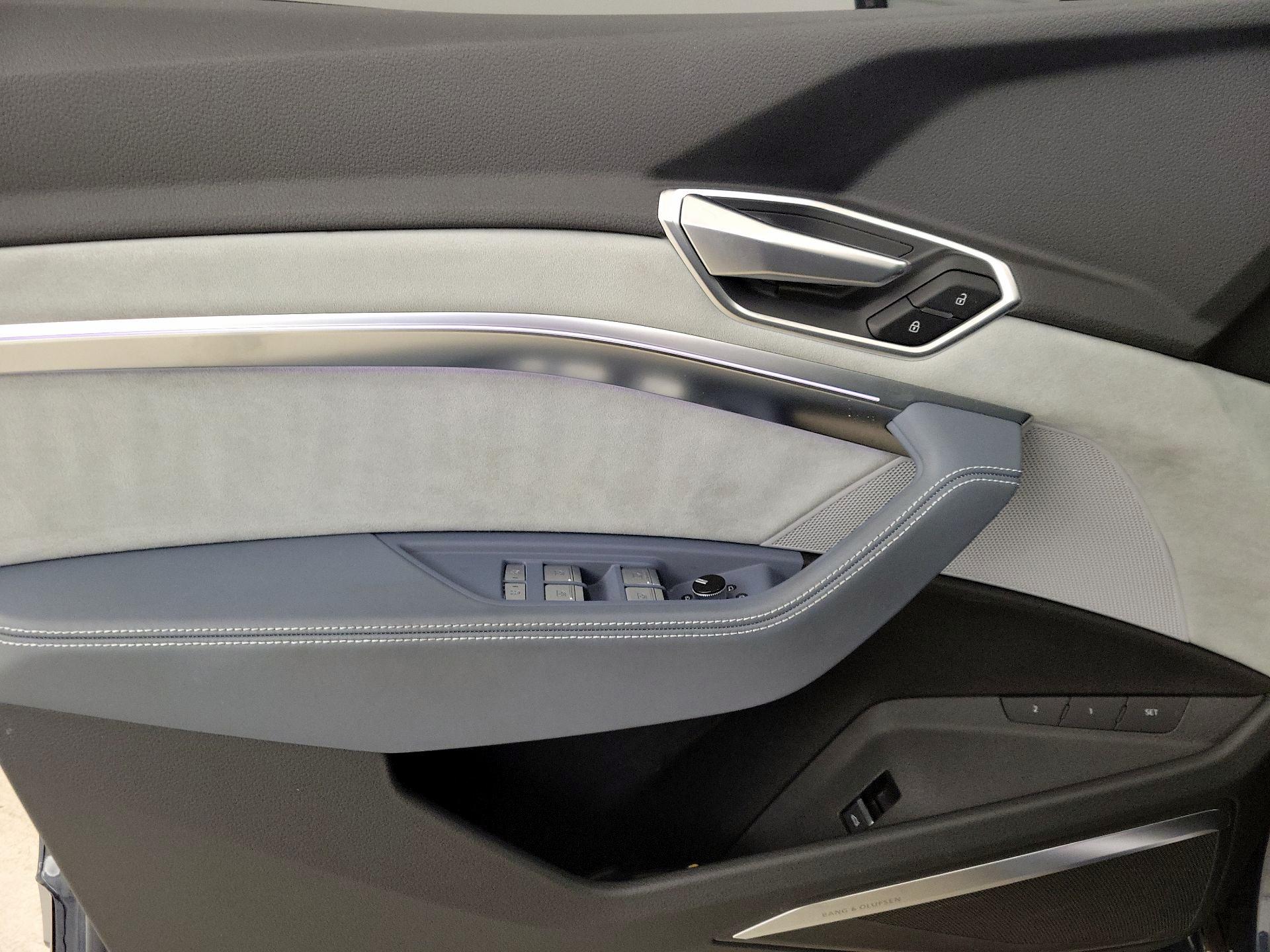 Thumbnail: 2020 Audi e-tron S - 12