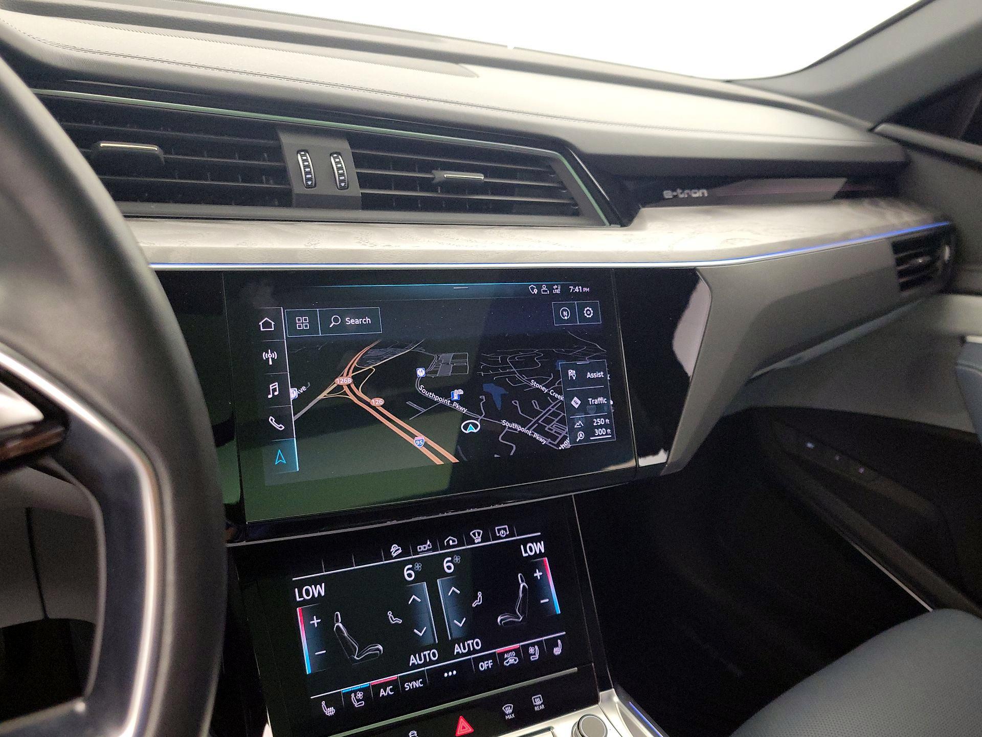 Thumbnail: 2020 Audi e-tron S - 14