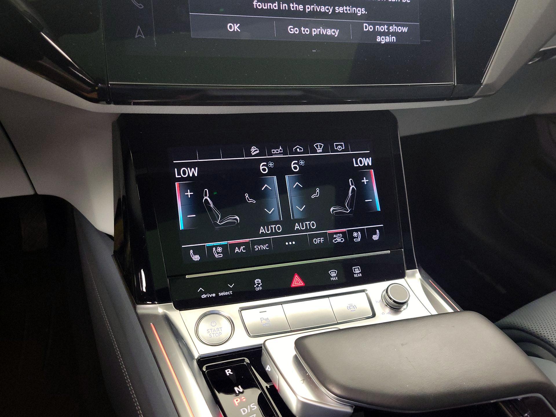 Thumbnail: 2020 Audi e-tron S - 17