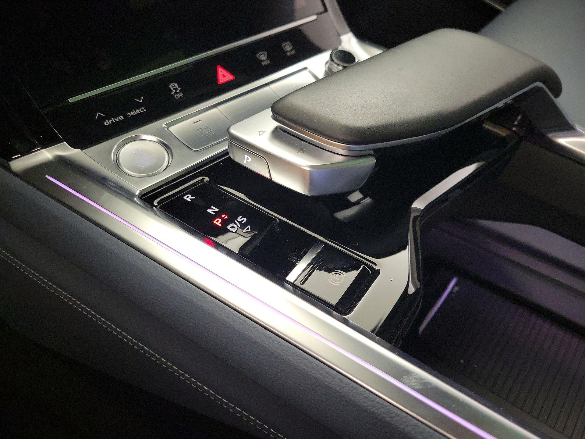 Thumbnail: 2020 Audi e-tron S - 18