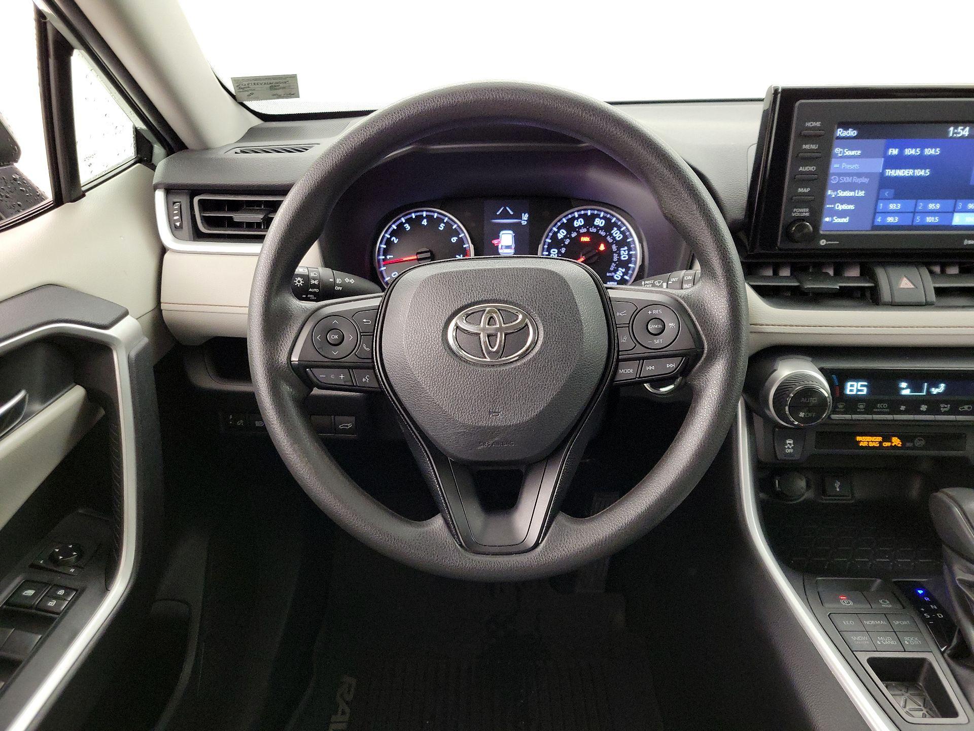 Thumbnail: 2020 Toyota RAV4 - 10