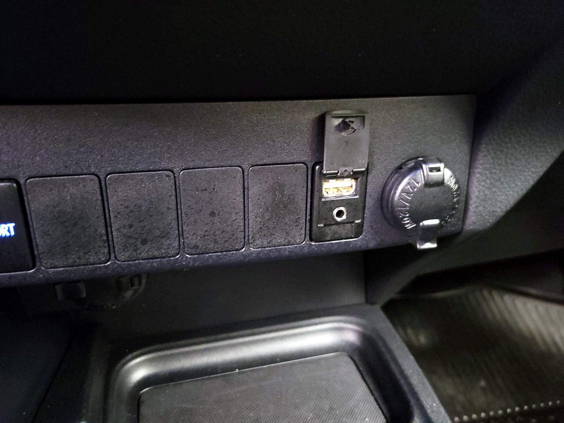 Thumbnail: 2018 Toyota RAV4 - 17