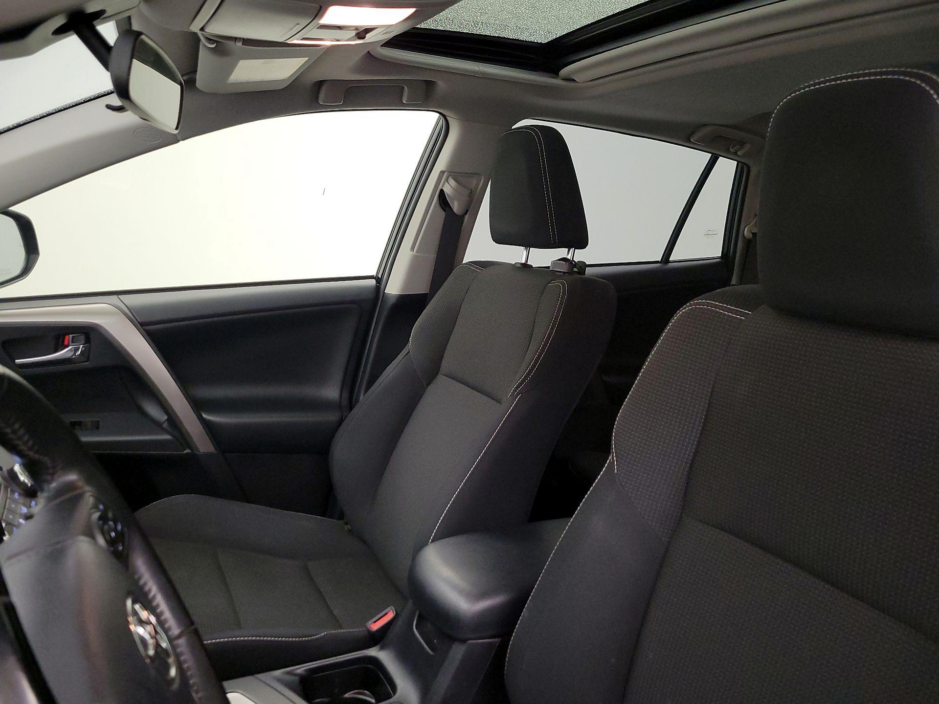 Thumbnail: 2018 Toyota RAV4 - 18