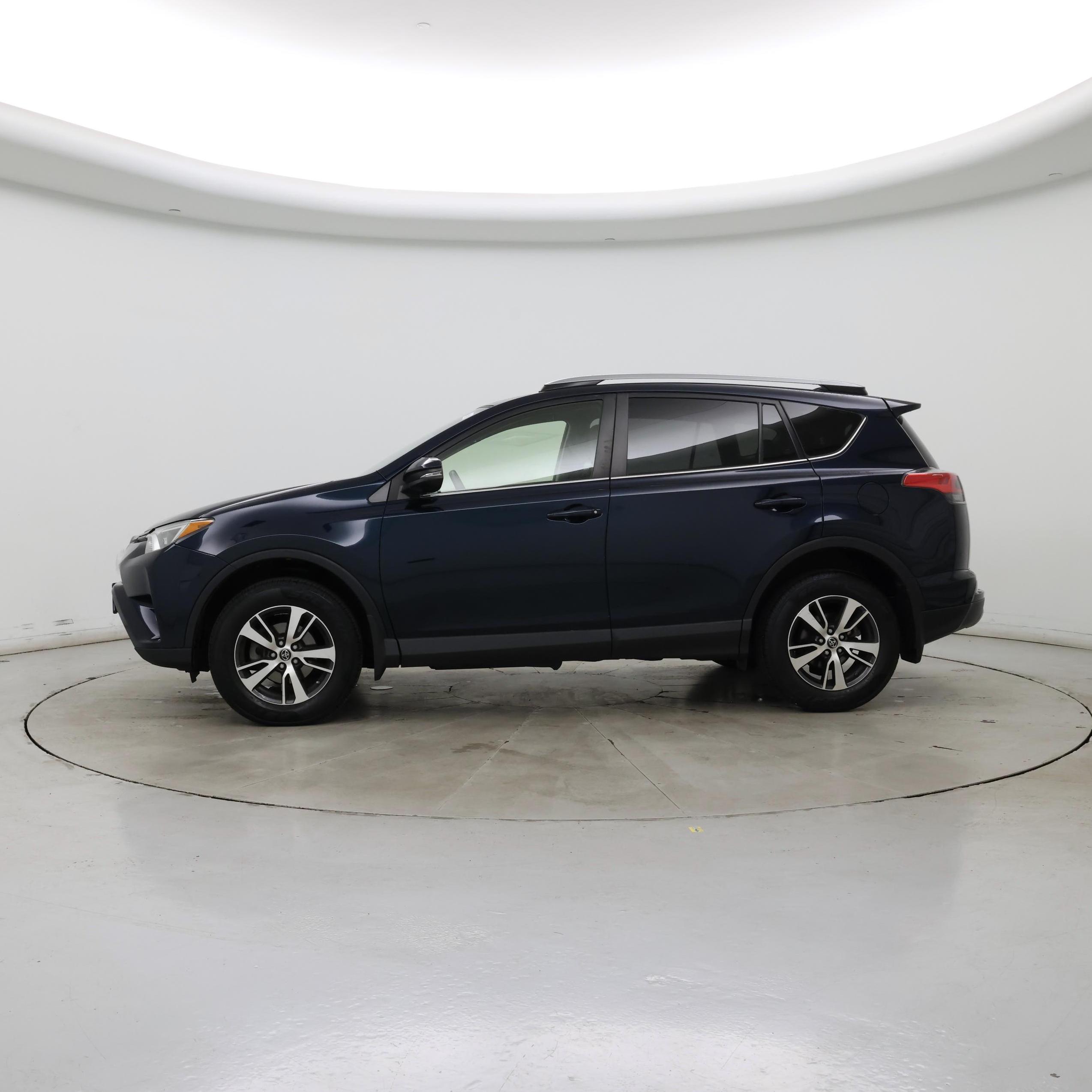 Thumbnail: 2018 Toyota RAV4 - 3