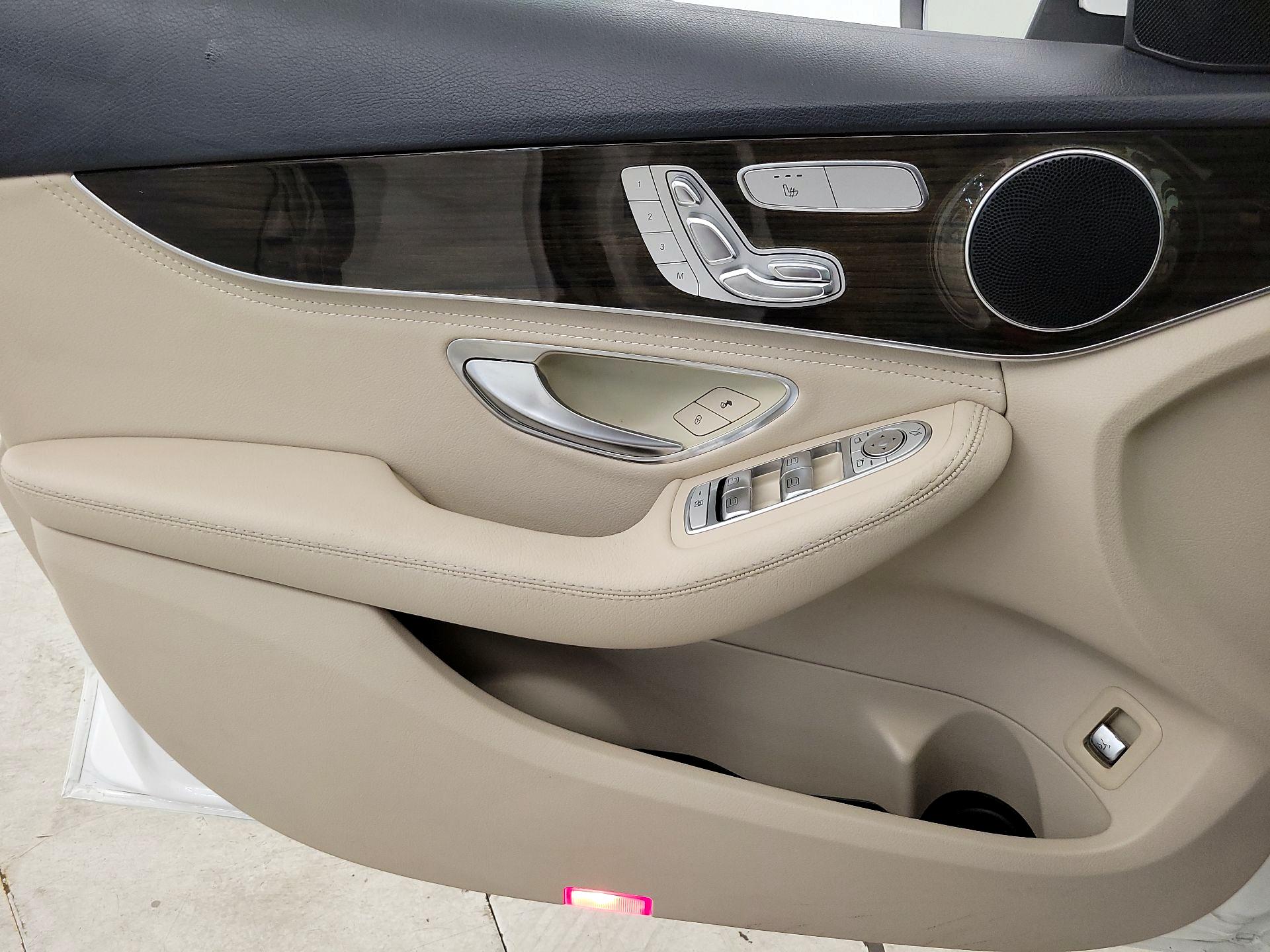 Thumbnail: 2015 Mercedes-Benz C-Class - 12