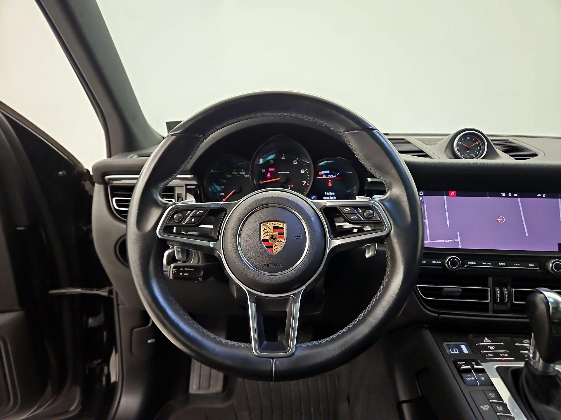 Thumbnail: 2020 Porsche Macan - 10