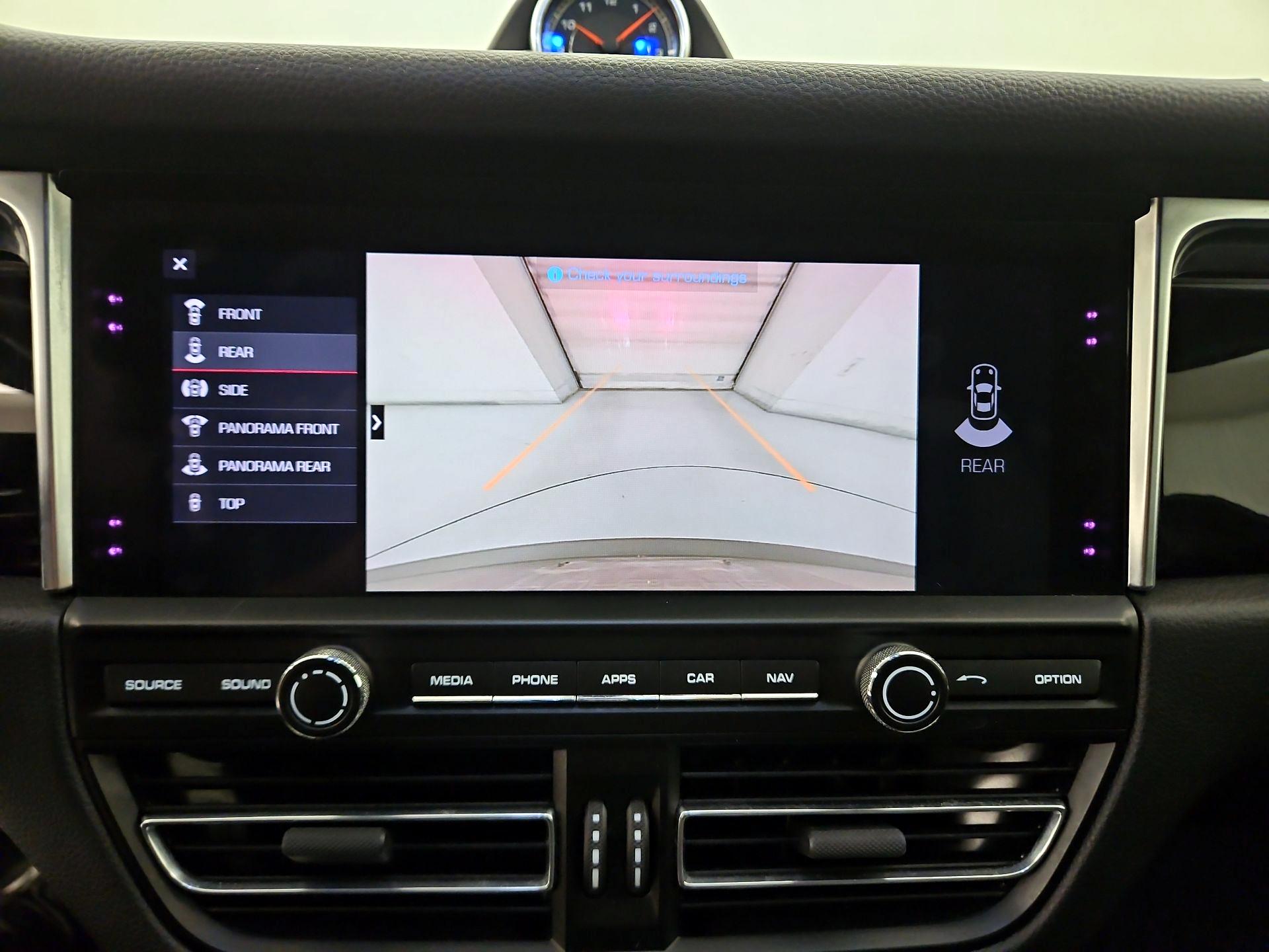 Thumbnail: 2020 Porsche Macan - 15