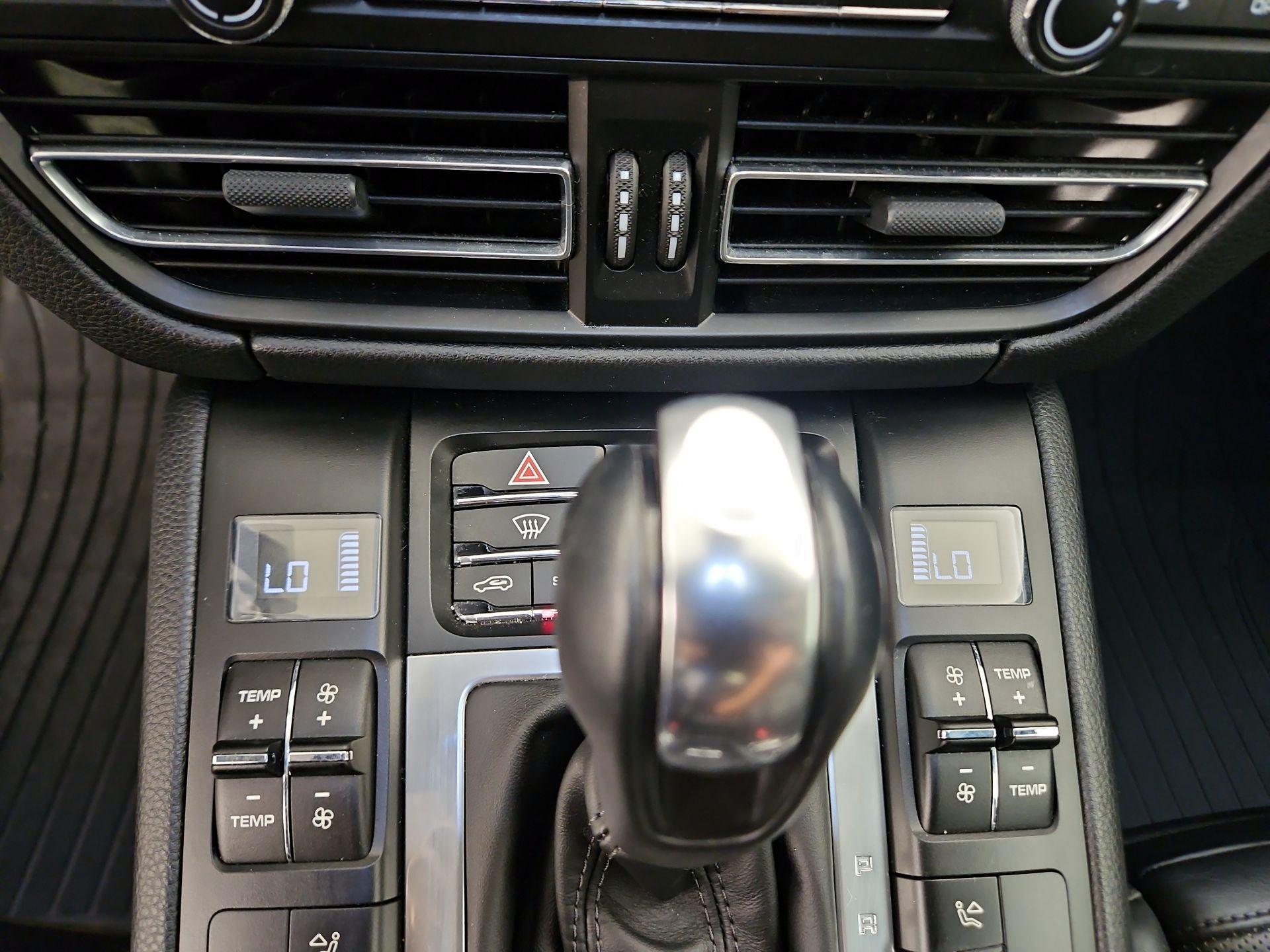 Thumbnail: 2020 Porsche Macan - 17