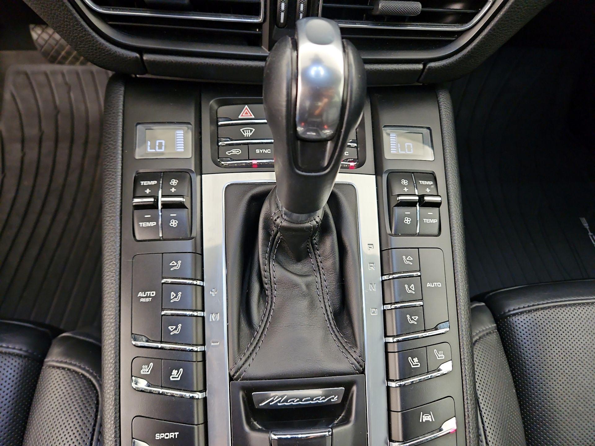 Thumbnail: 2020 Porsche Macan - 18