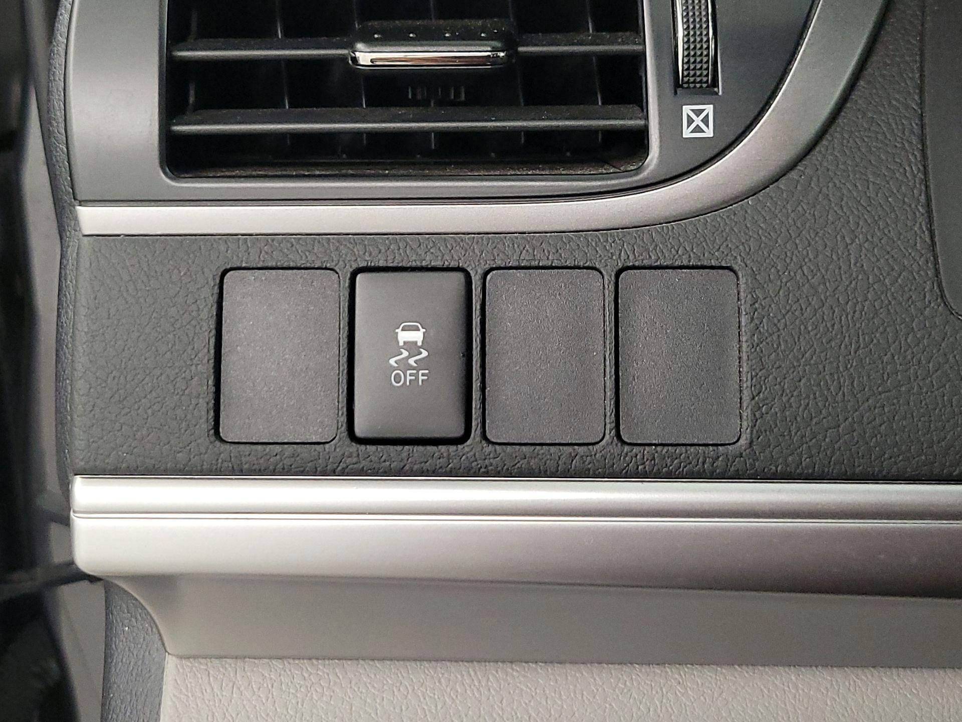 Thumbnail: 2014 Toyota Camry - 13