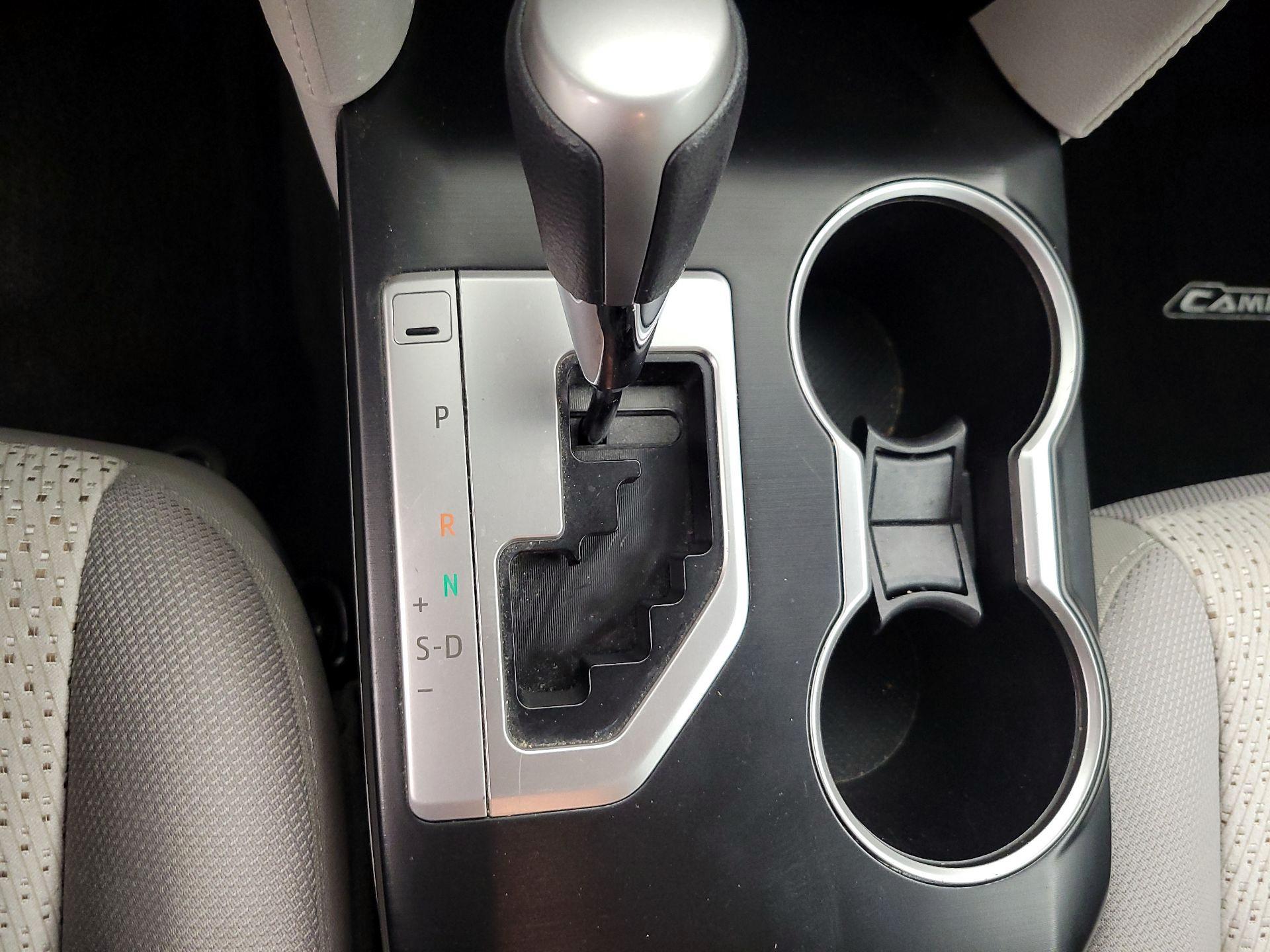 Thumbnail: 2014 Toyota Camry - 16