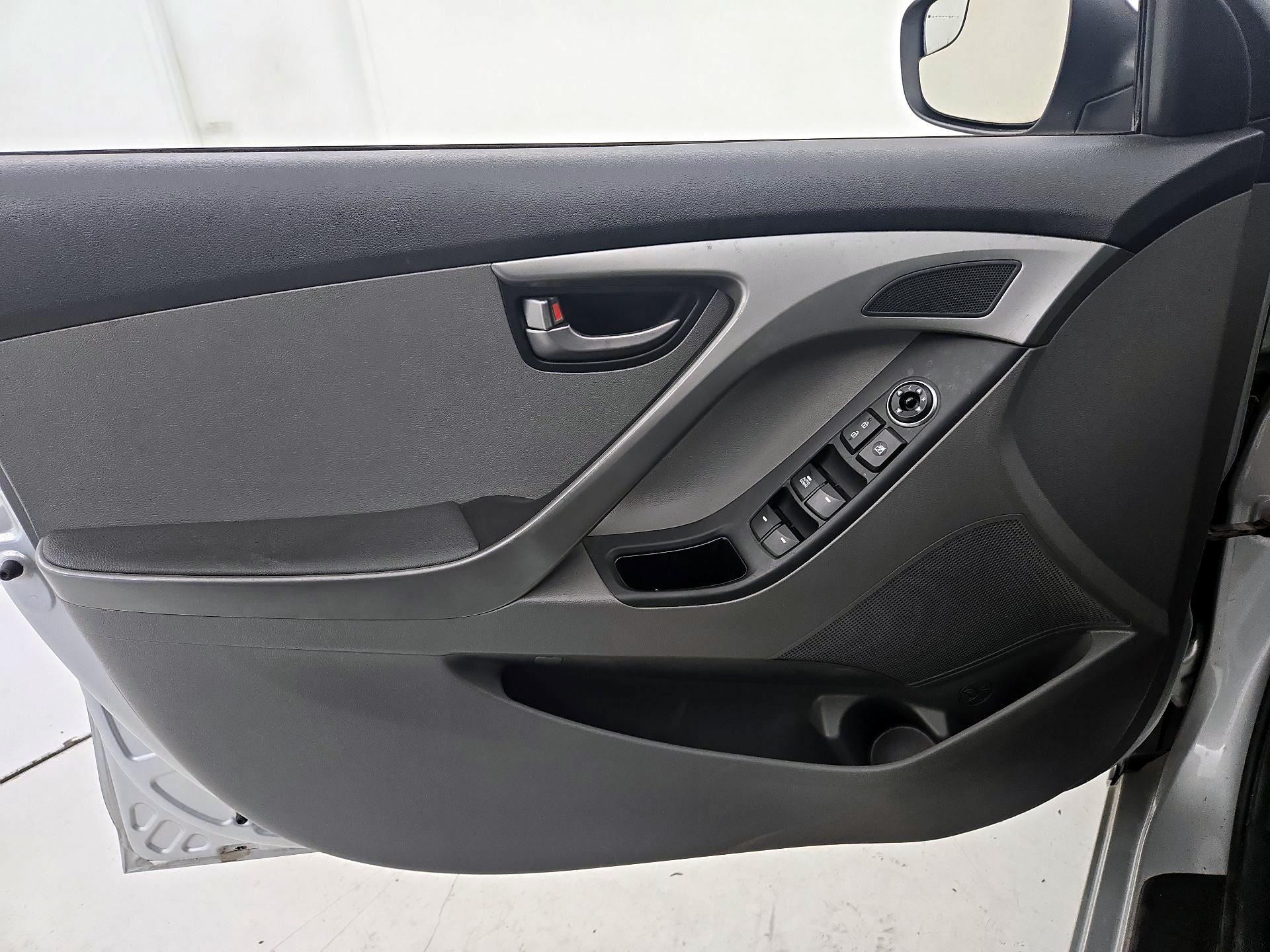 Thumbnail: 2015 Hyundai Elantra - 12