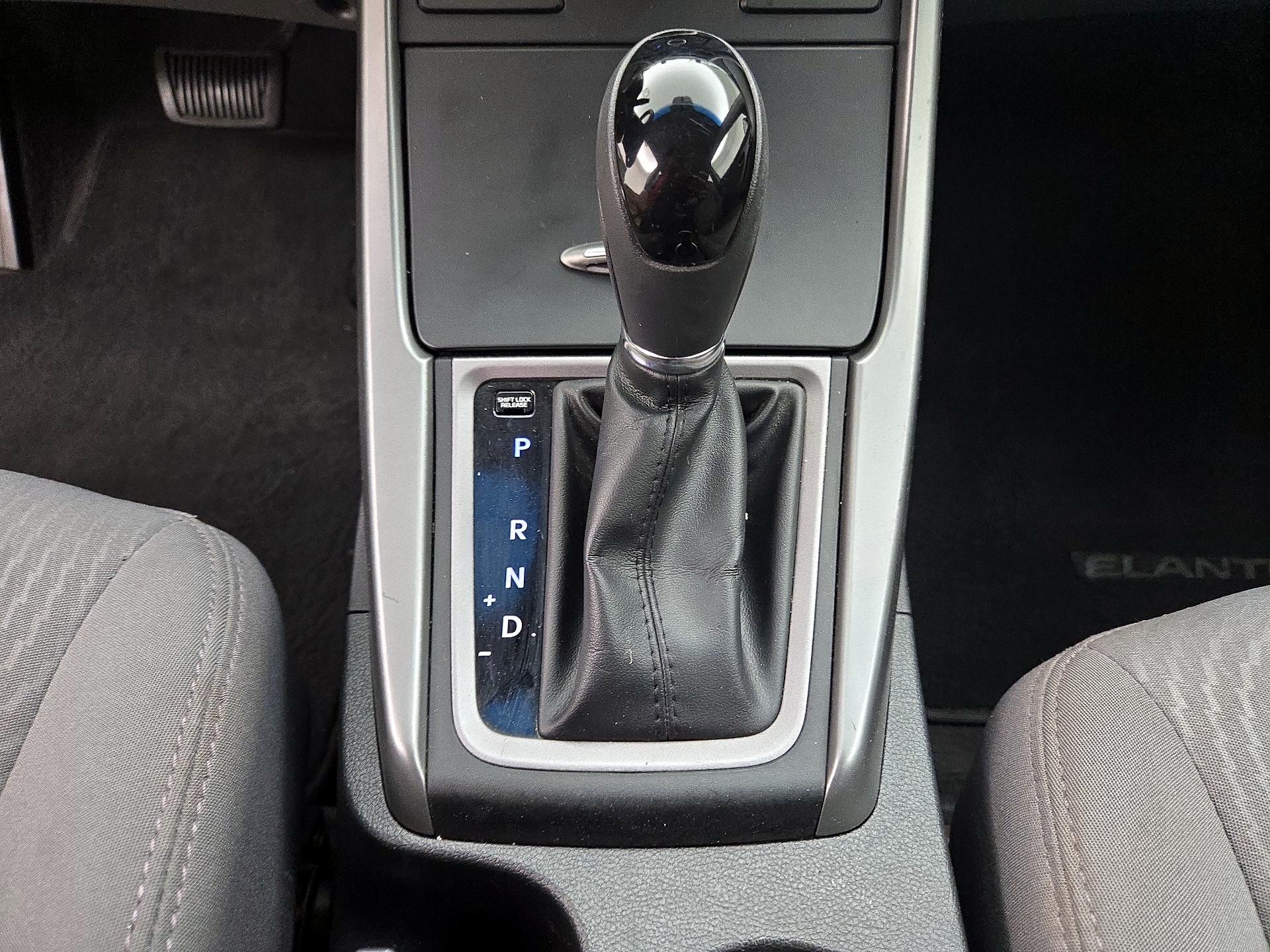 Thumbnail: 2015 Hyundai Elantra - 16