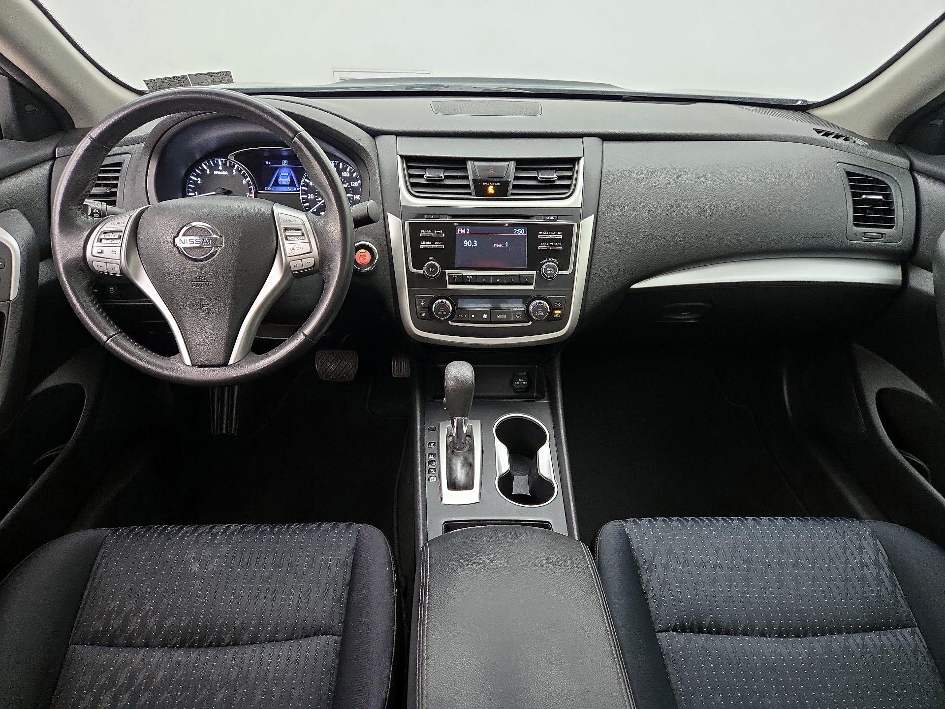 Thumbnail: 2016 Nissan Altima - 9