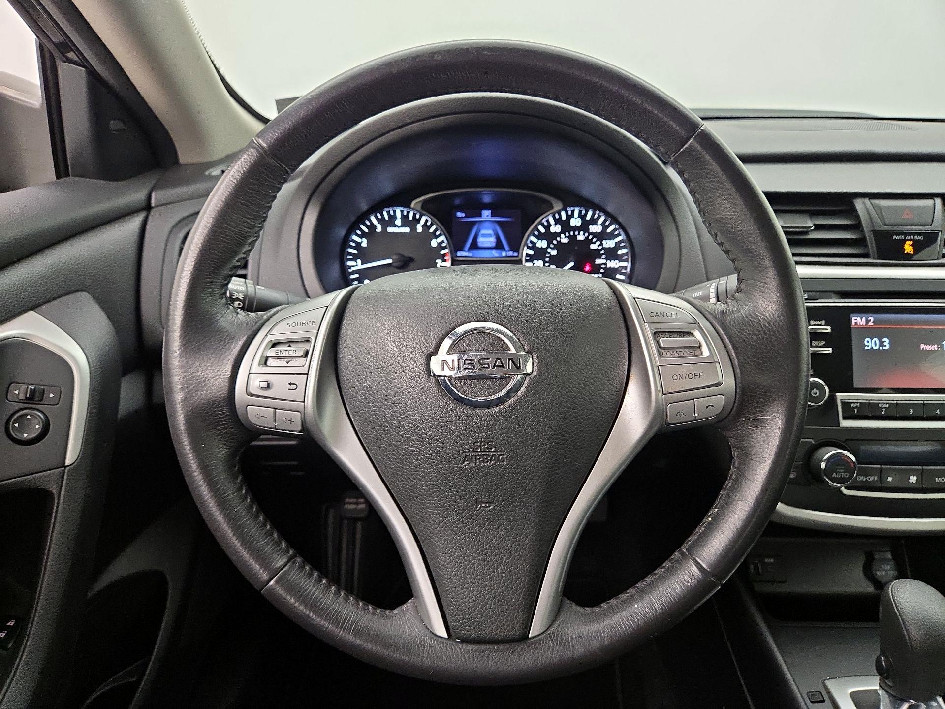 Thumbnail: 2016 Nissan Altima - 10