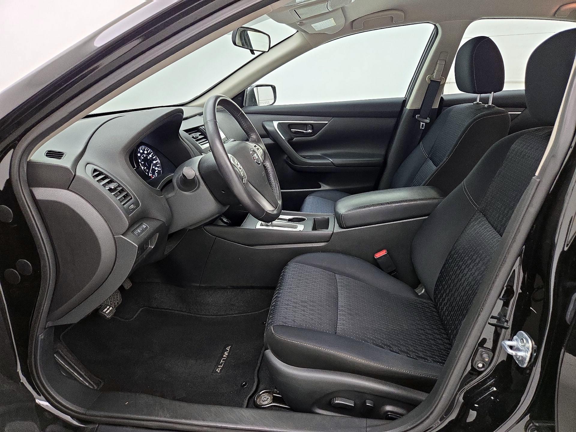 Thumbnail: 2016 Nissan Altima - 11
