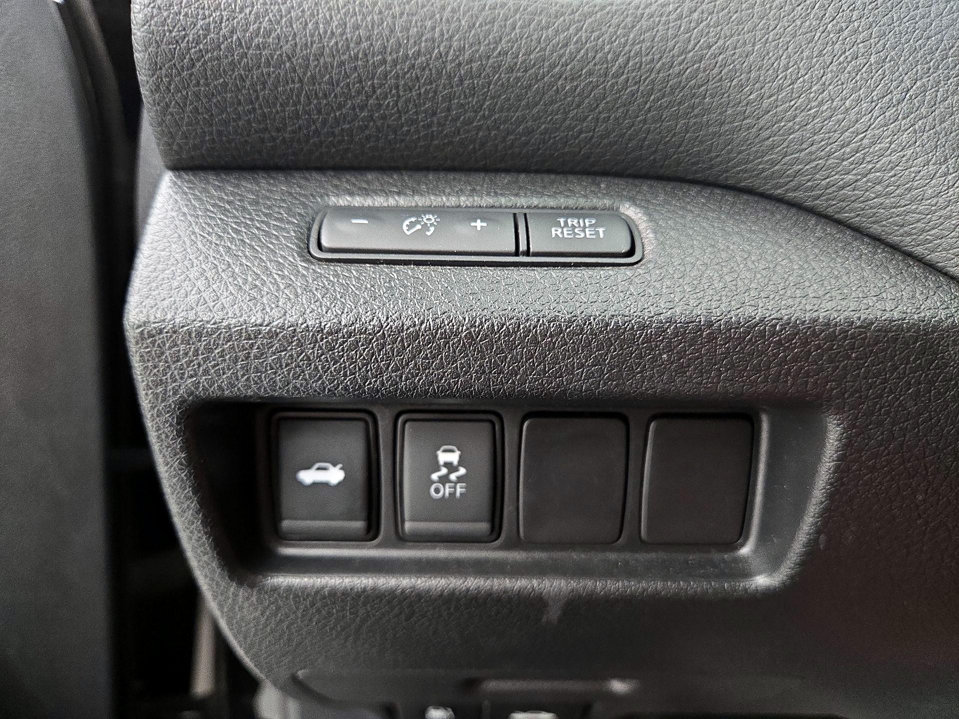 Thumbnail: 2016 Nissan Altima - 13