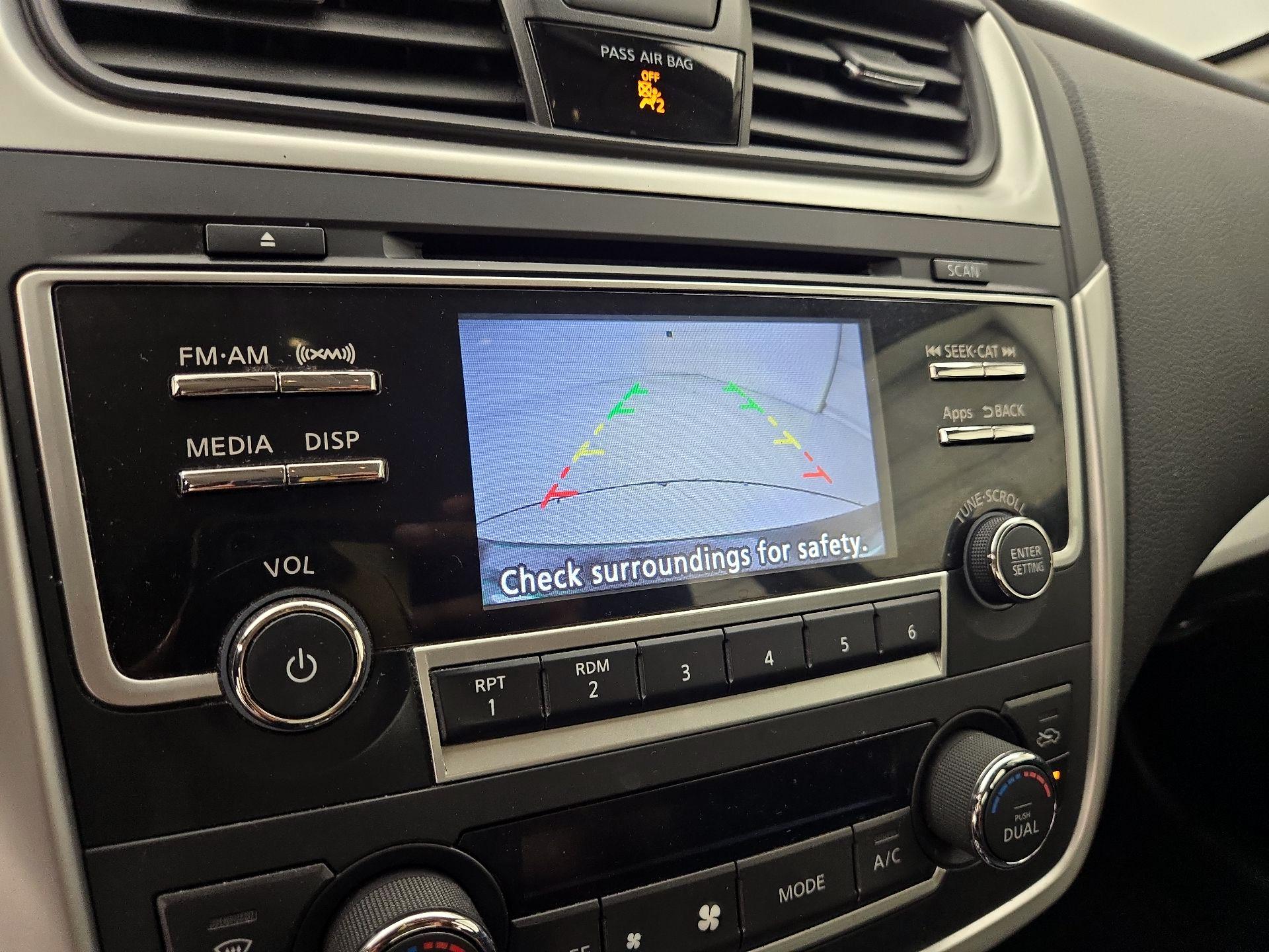 Thumbnail: 2016 Nissan Altima - 14