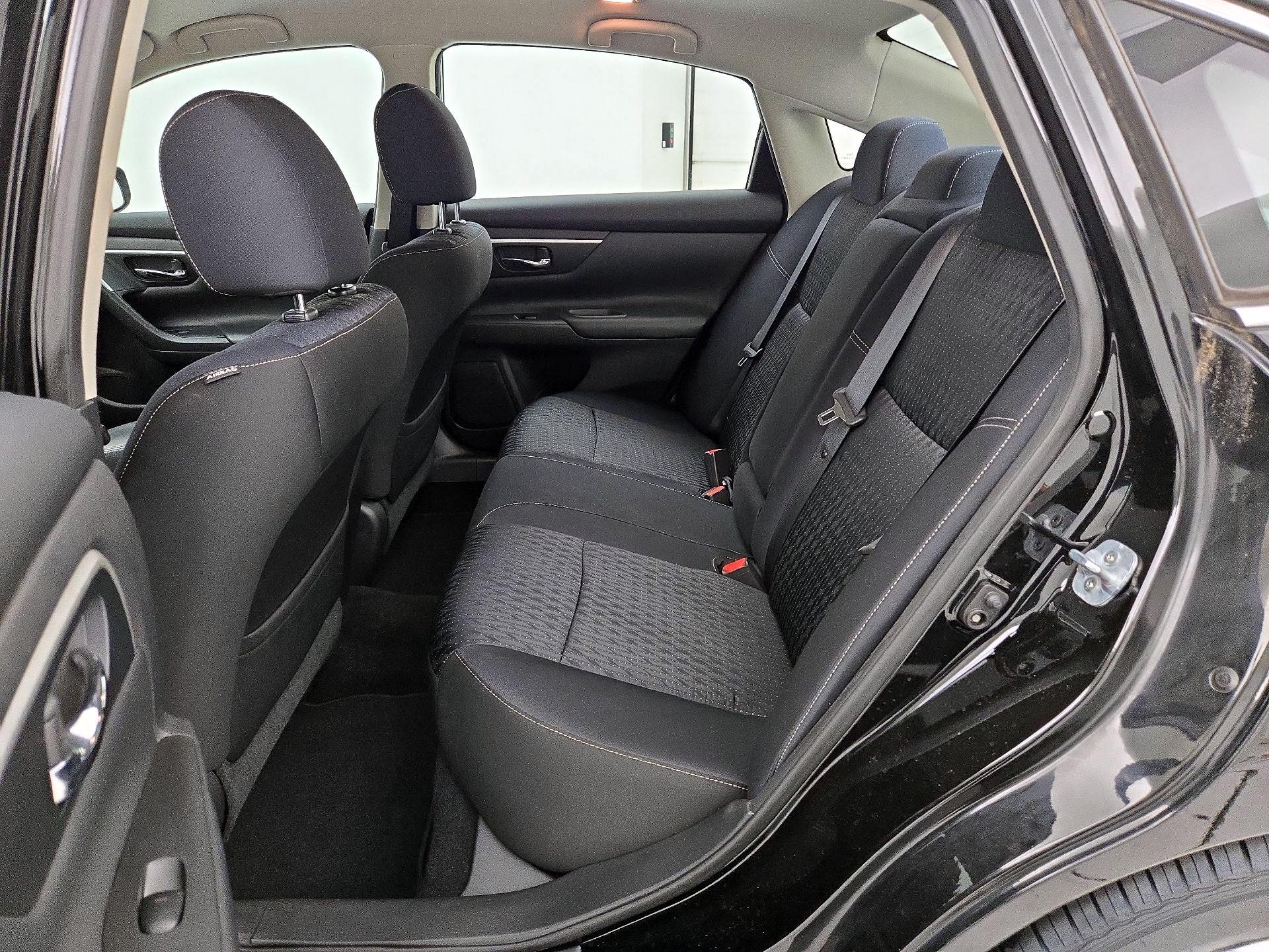 Thumbnail: 2016 Nissan Altima - 19