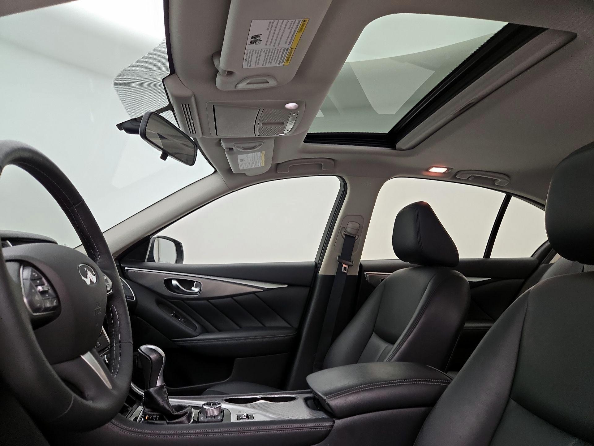 Thumbnail: 2015 INFINITI Q50 - 18