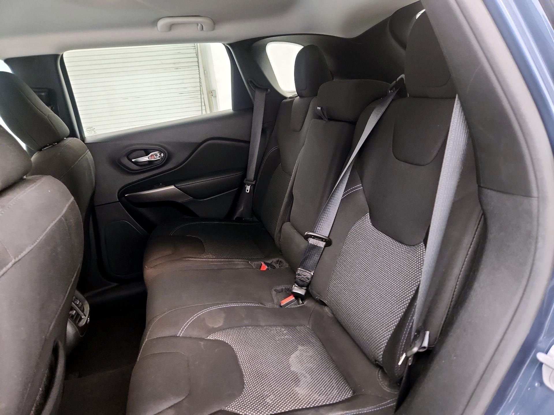 Thumbnail: 2021 Jeep Cherokee - 19