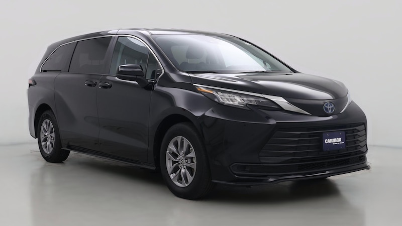 2023 Toyota Sienna LE Hero Image