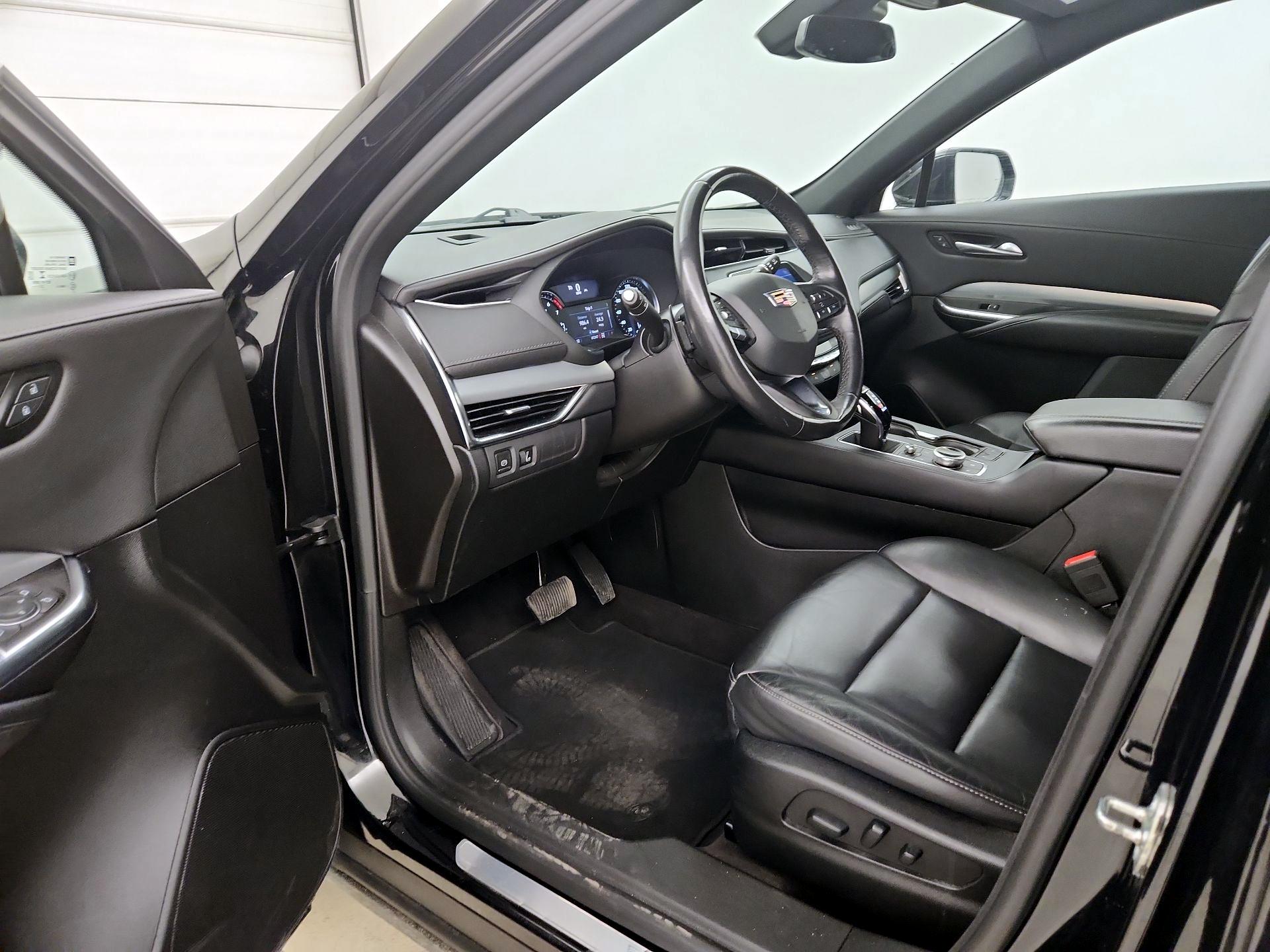 Thumbnail: 2023 Cadillac XT4 - 11