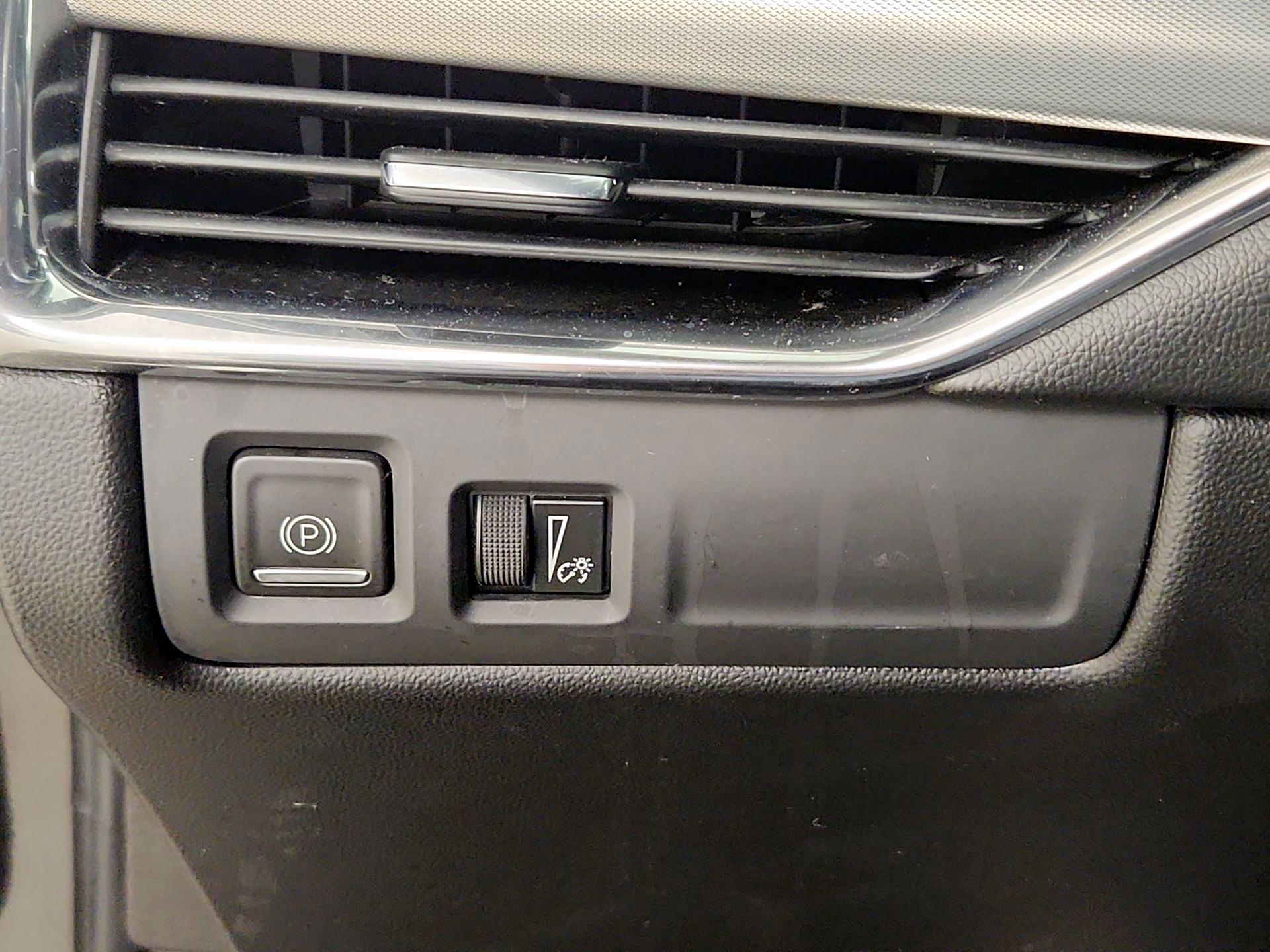 Thumbnail: 2023 Cadillac XT4 - 13