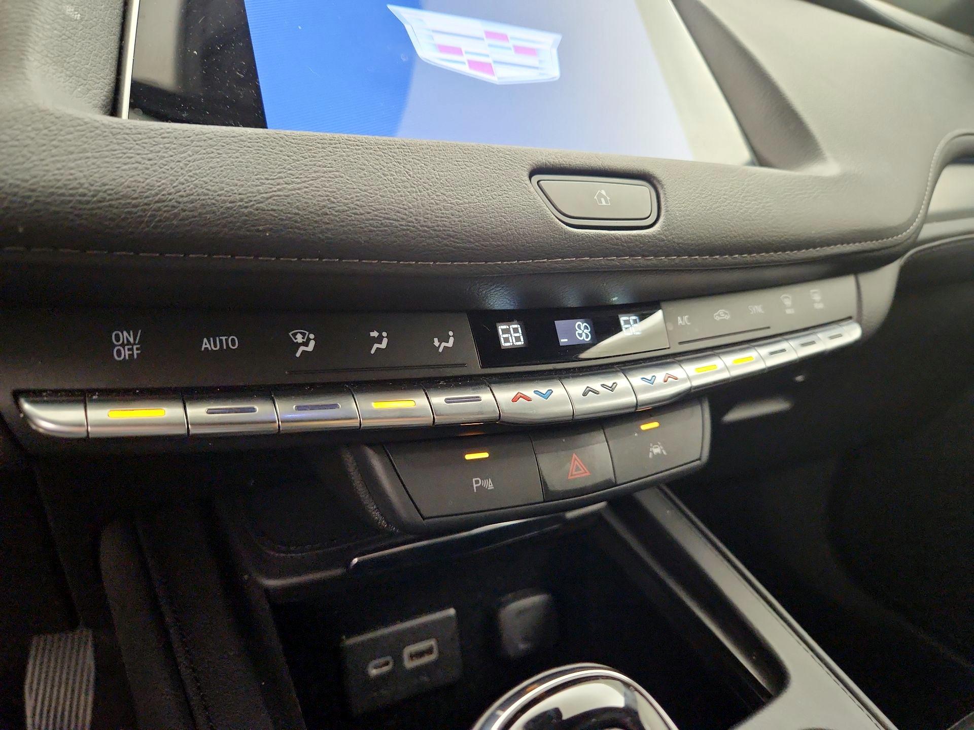 Thumbnail: 2023 Cadillac XT4 - 16