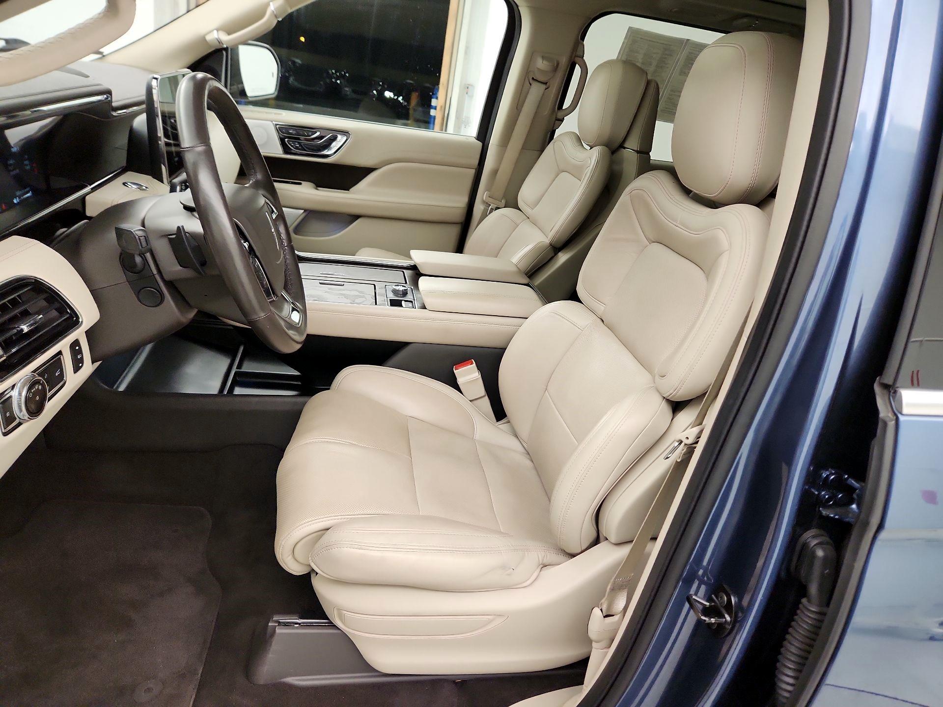 Thumbnail: 2020 Lincoln Navigator - 11