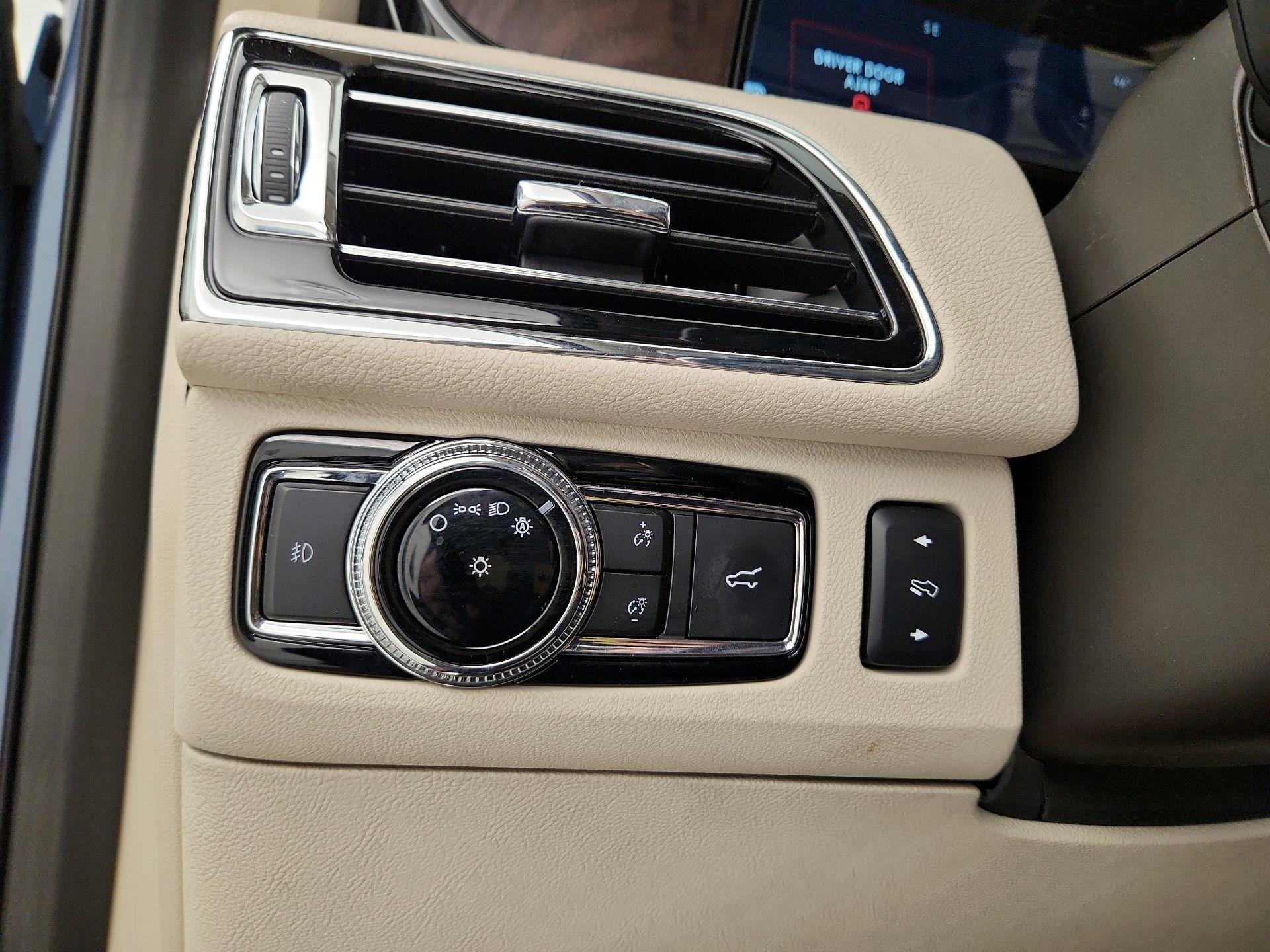 Thumbnail: 2020 Lincoln Navigator - 13