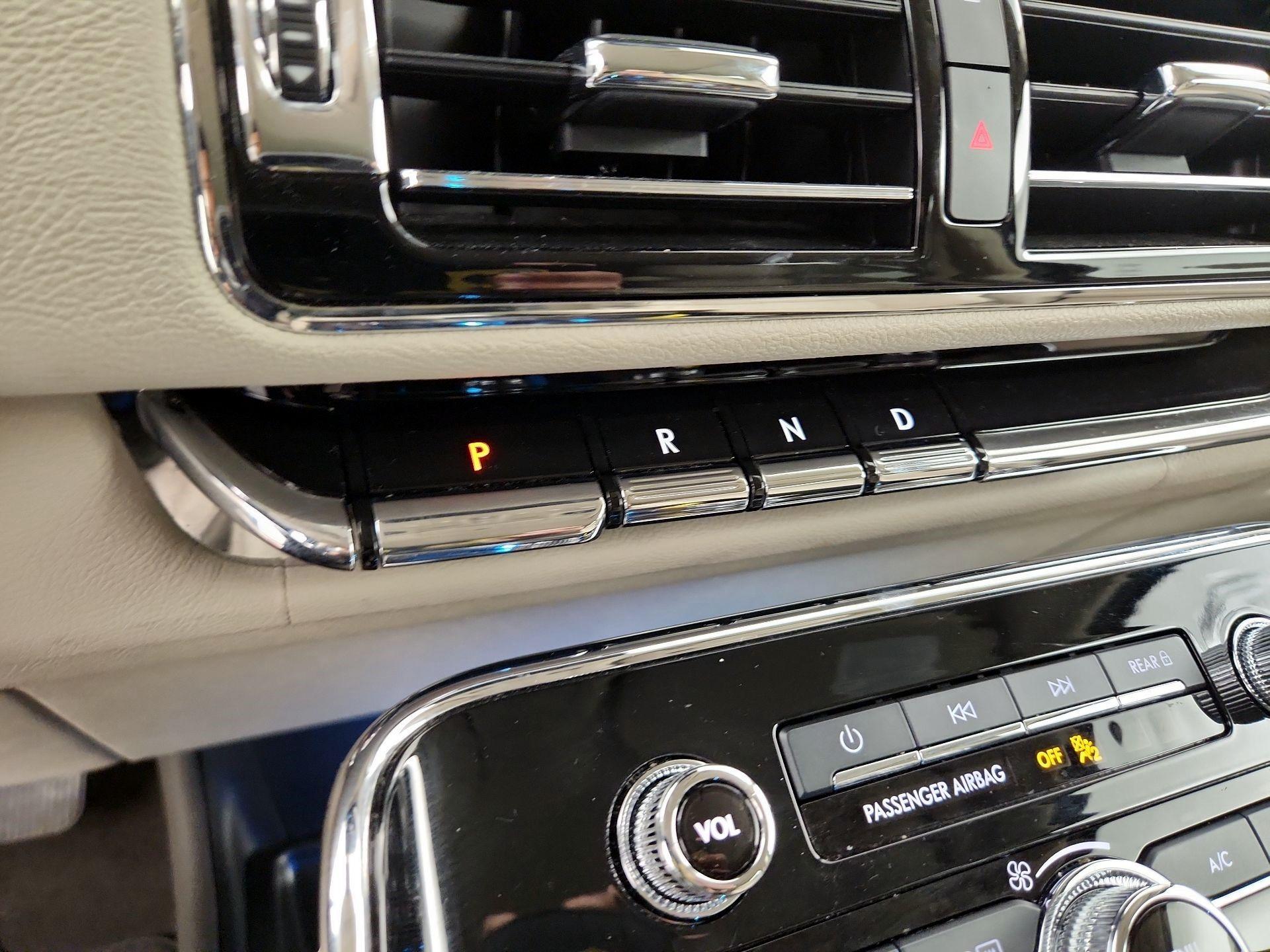 Thumbnail: 2020 Lincoln Navigator - 18