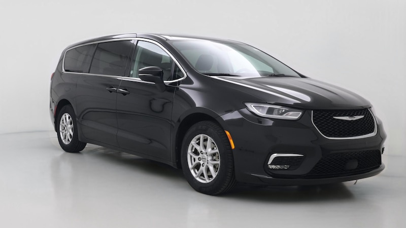 2023 Chrysler Pacifica Touring L Hero Image