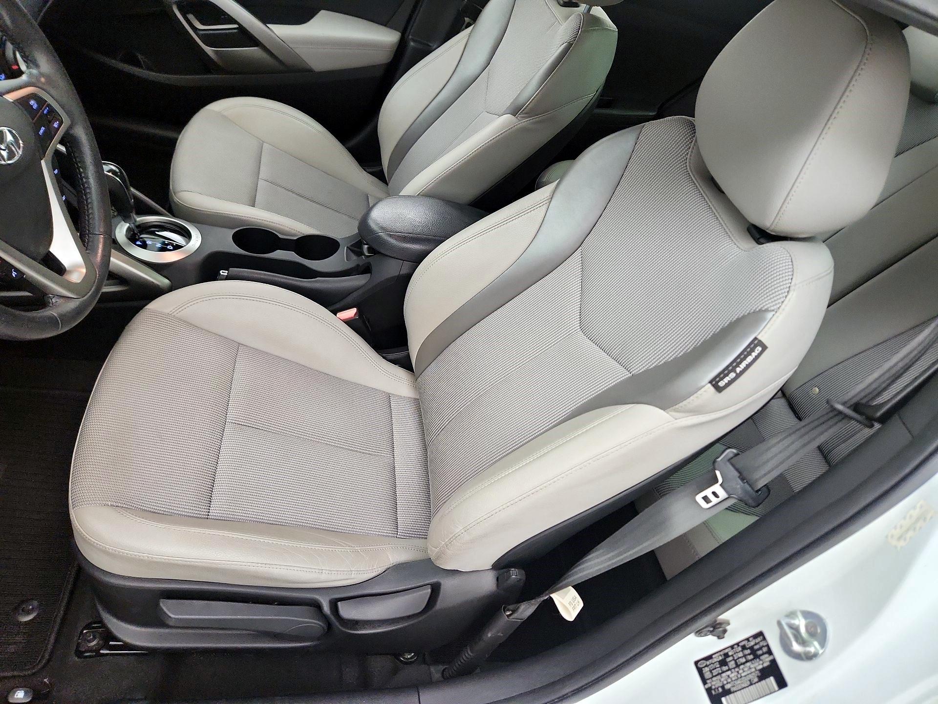 Thumbnail: 2013 Hyundai Veloster - 11