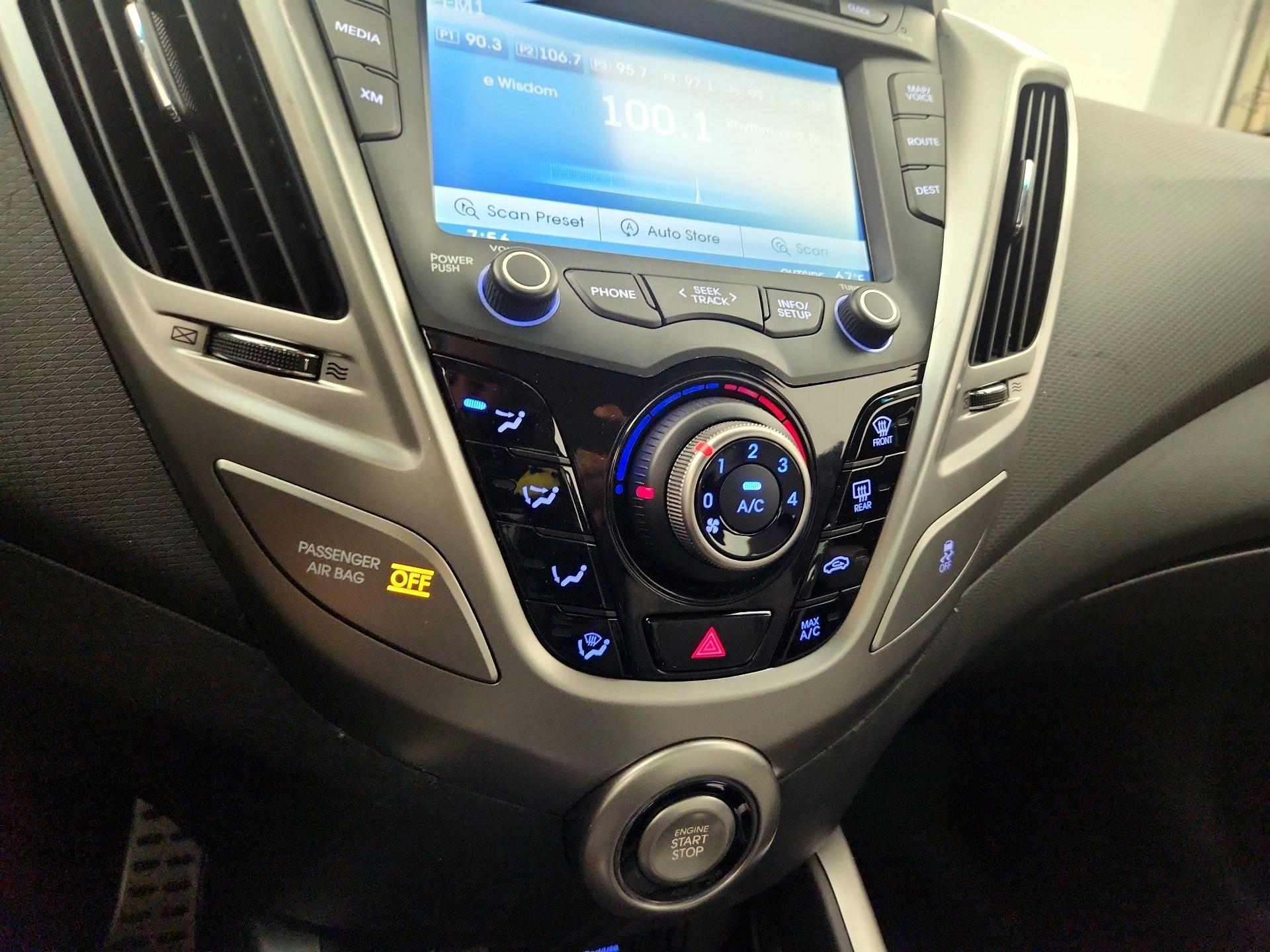 Thumbnail: 2013 Hyundai Veloster - 16