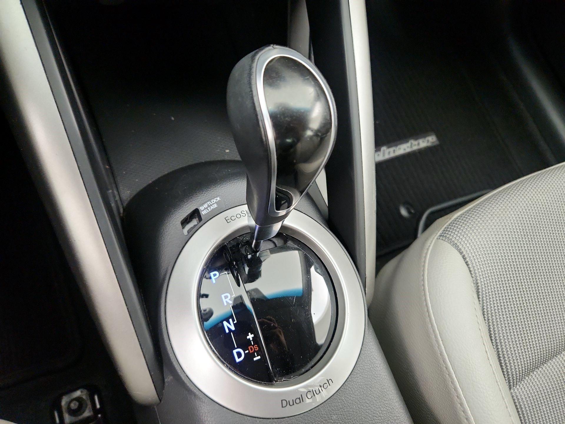 Thumbnail: 2013 Hyundai Veloster - 17