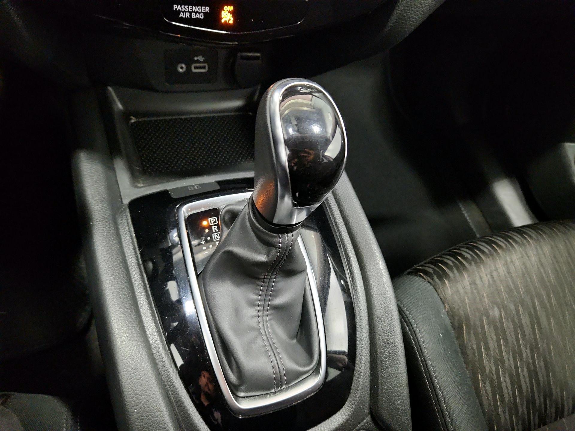 Thumbnail: 2018 Nissan Rogue - 17