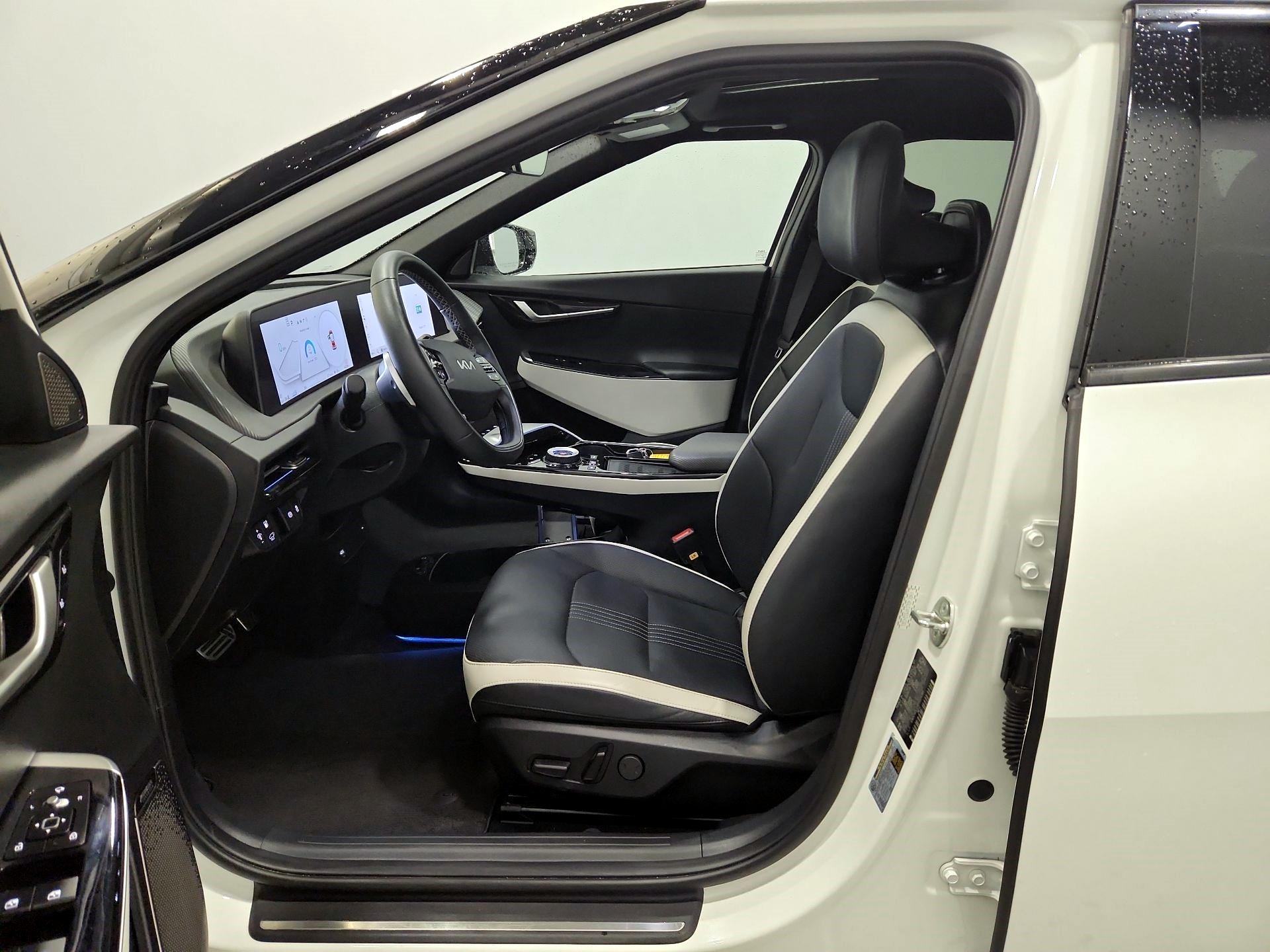 Thumbnail: 2023 Kia EV6 - 11